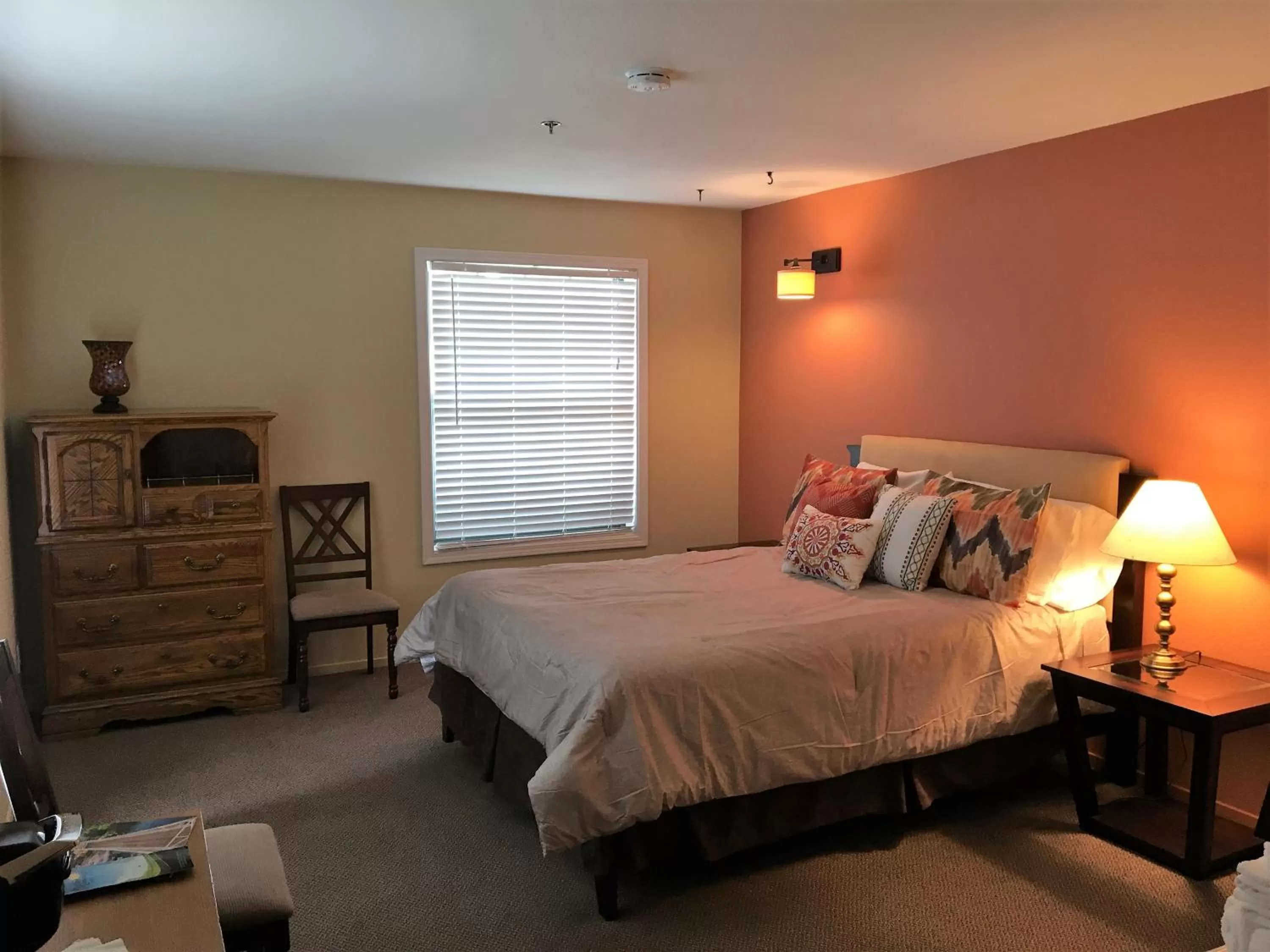 Bed in Freeport Wine Country Inn