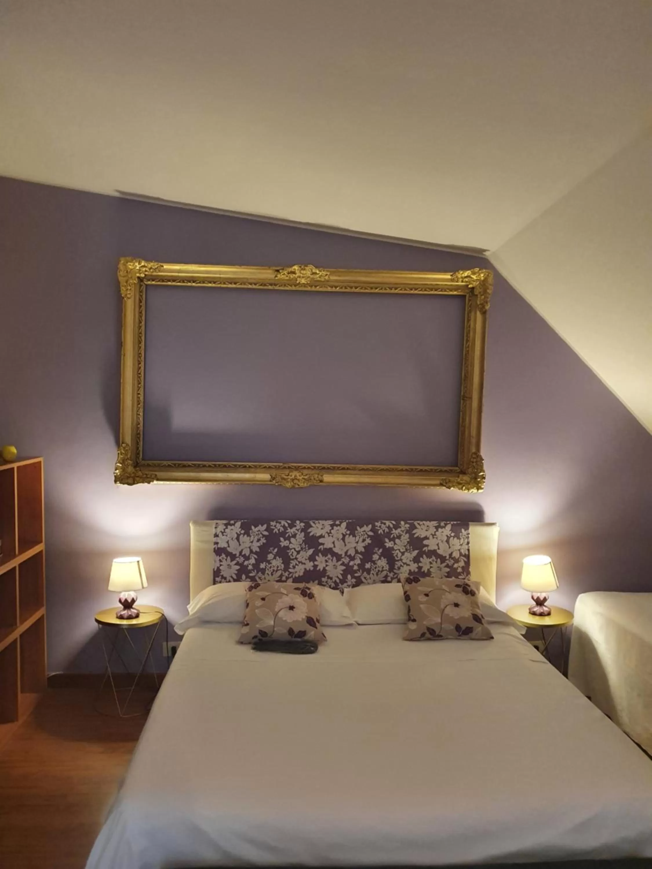 Bed in Residence House Aramis Milano -with free parking