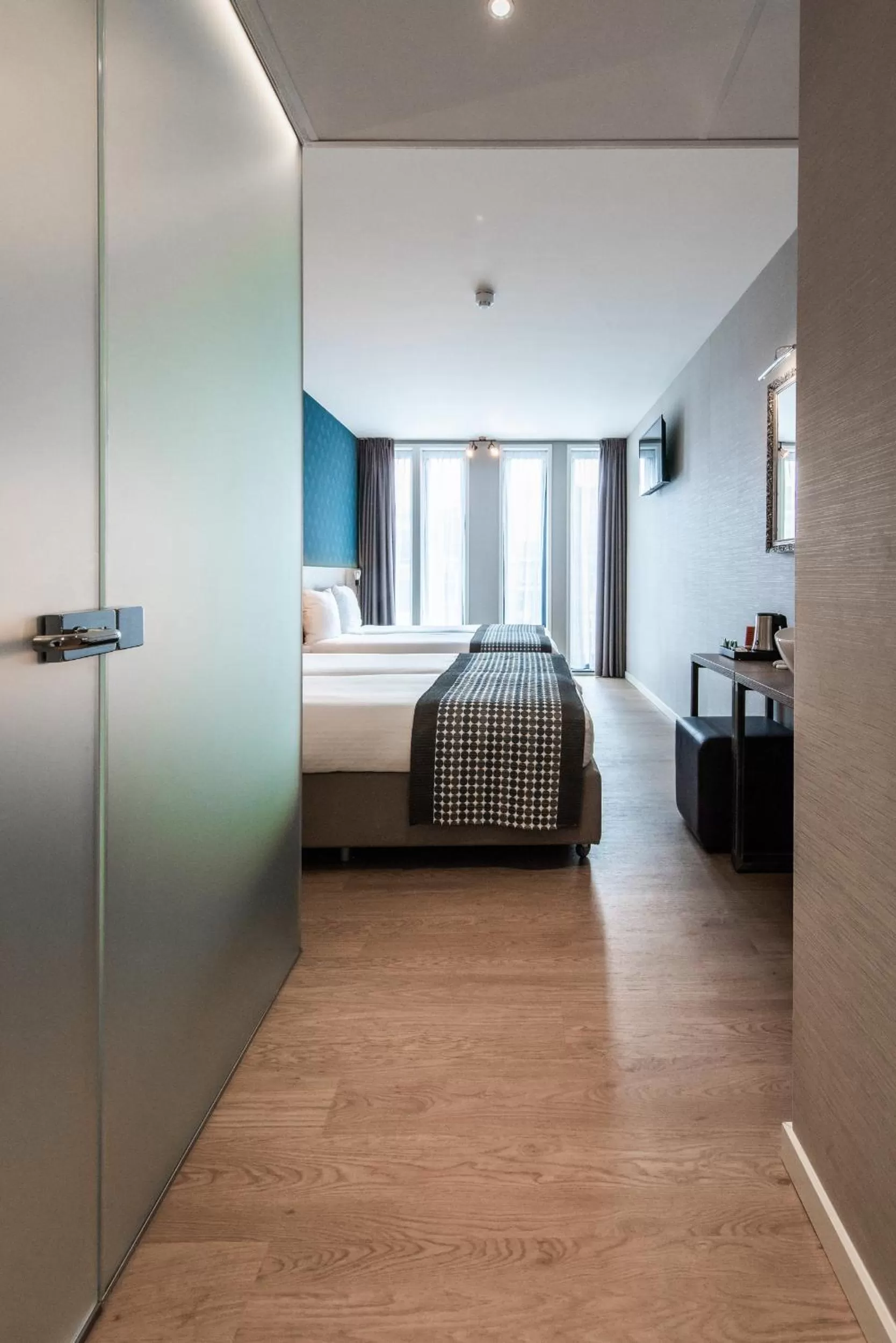 Bedroom, Bed in Melrose Hotel