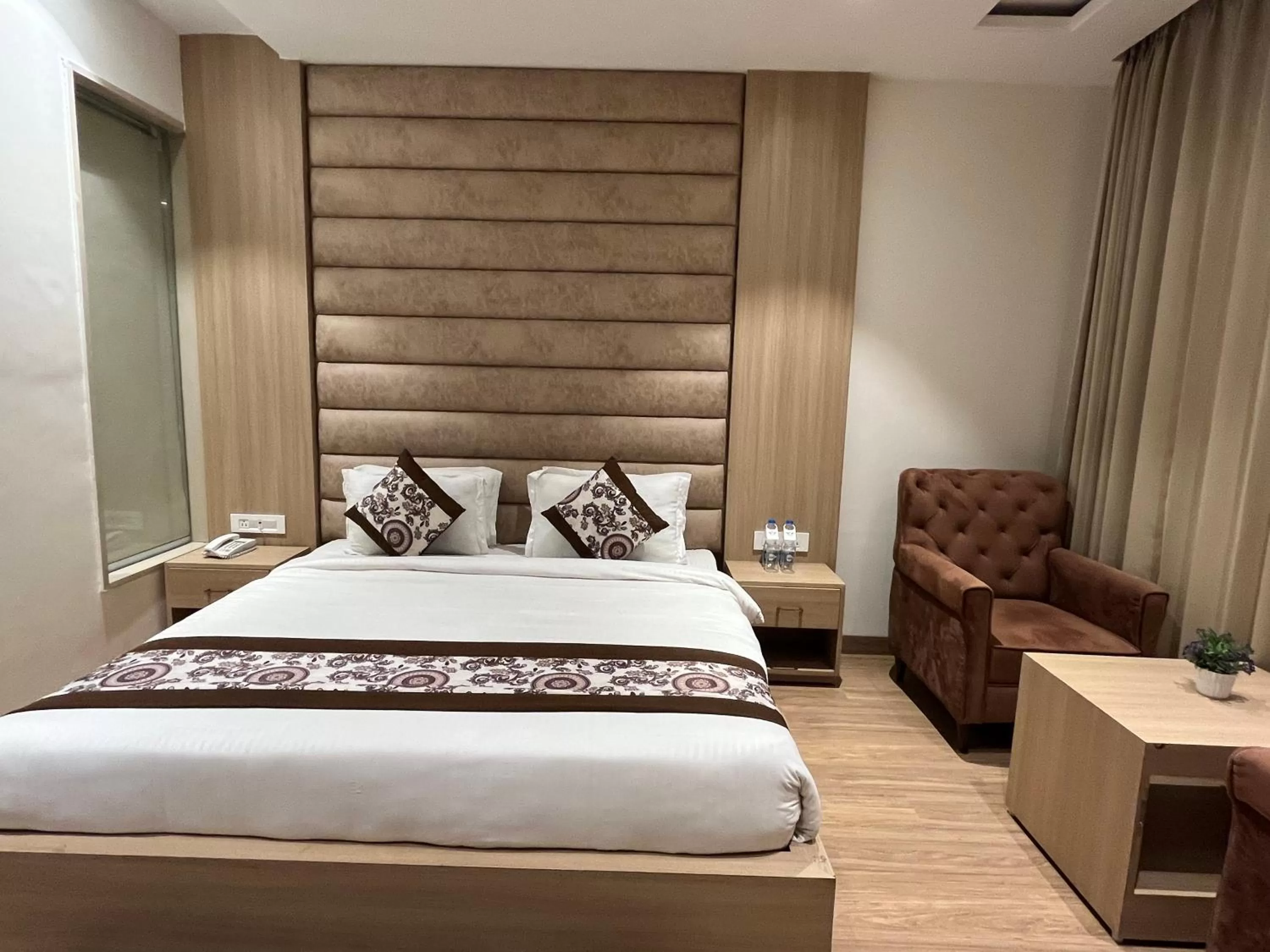 Bedroom, Bed in RRV Hotel