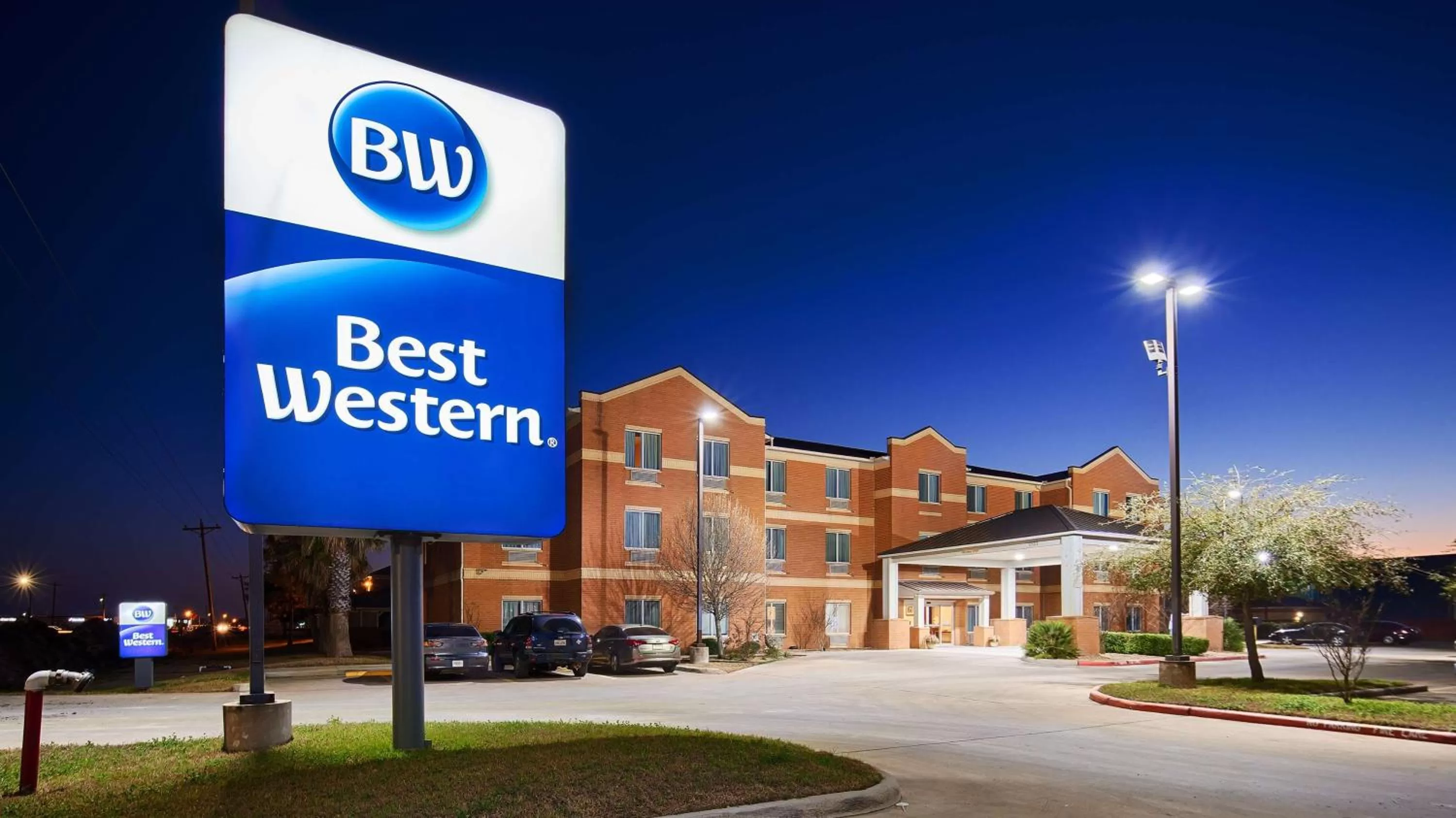 Property building in Best Western Lockhart Hotel & Suites