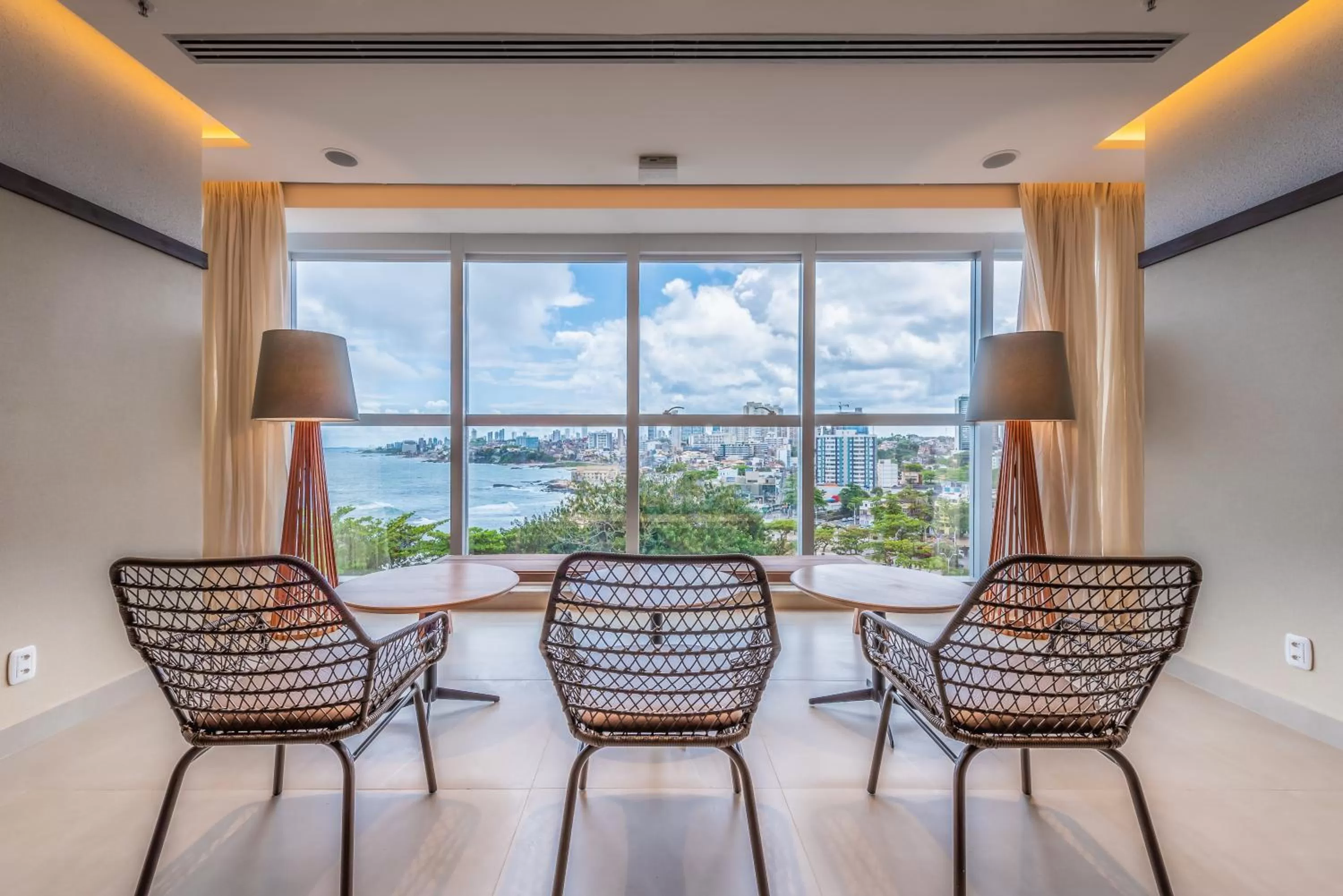 Dining area in Novotel Salvador Rio Vermelho