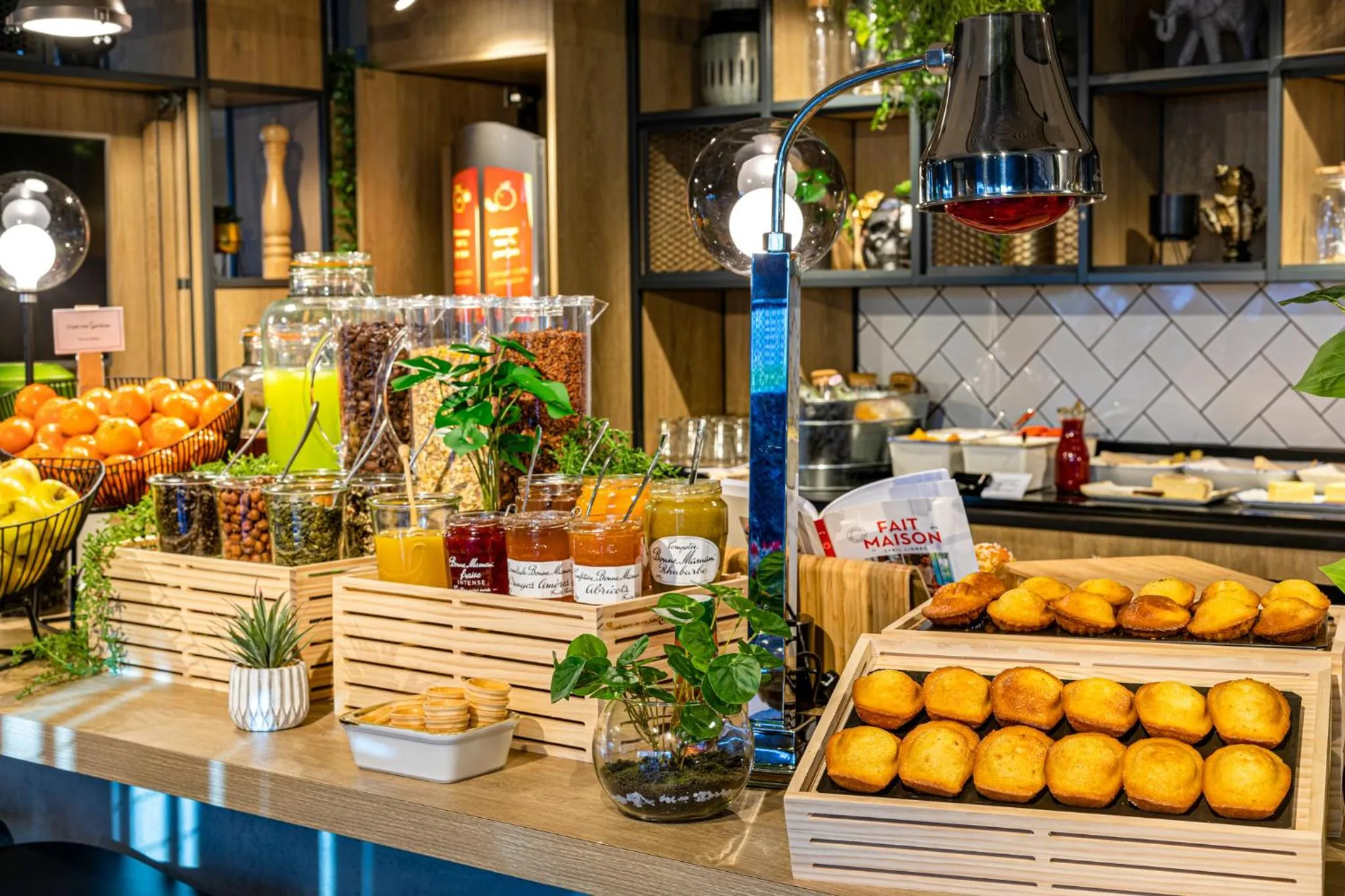 Restaurant/places to eat in ibis Nanterre La Défense