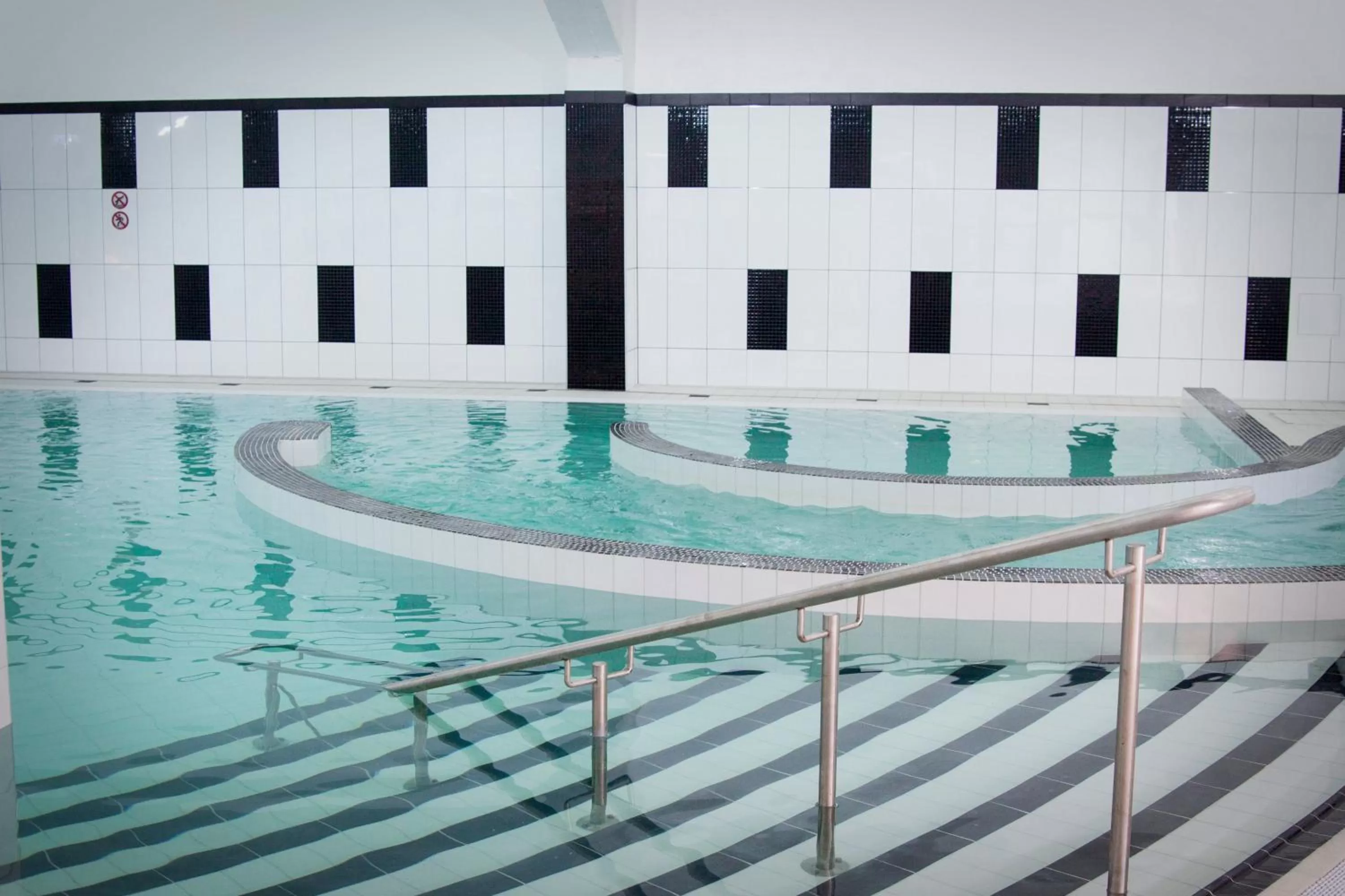 Swimming pool in Braavo Spa Hotel