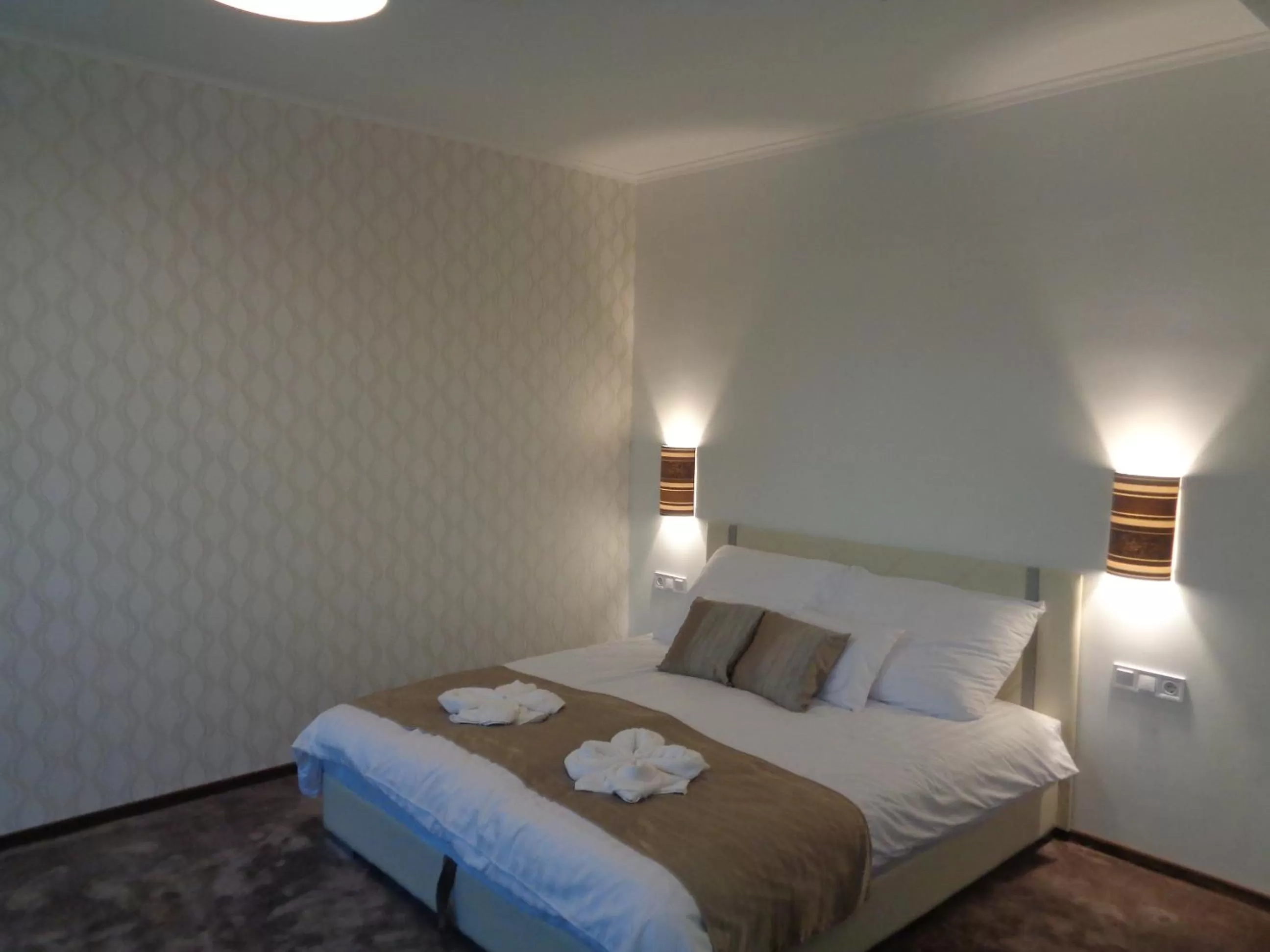 Photo of the whole room, Bed in Hotel Írisz