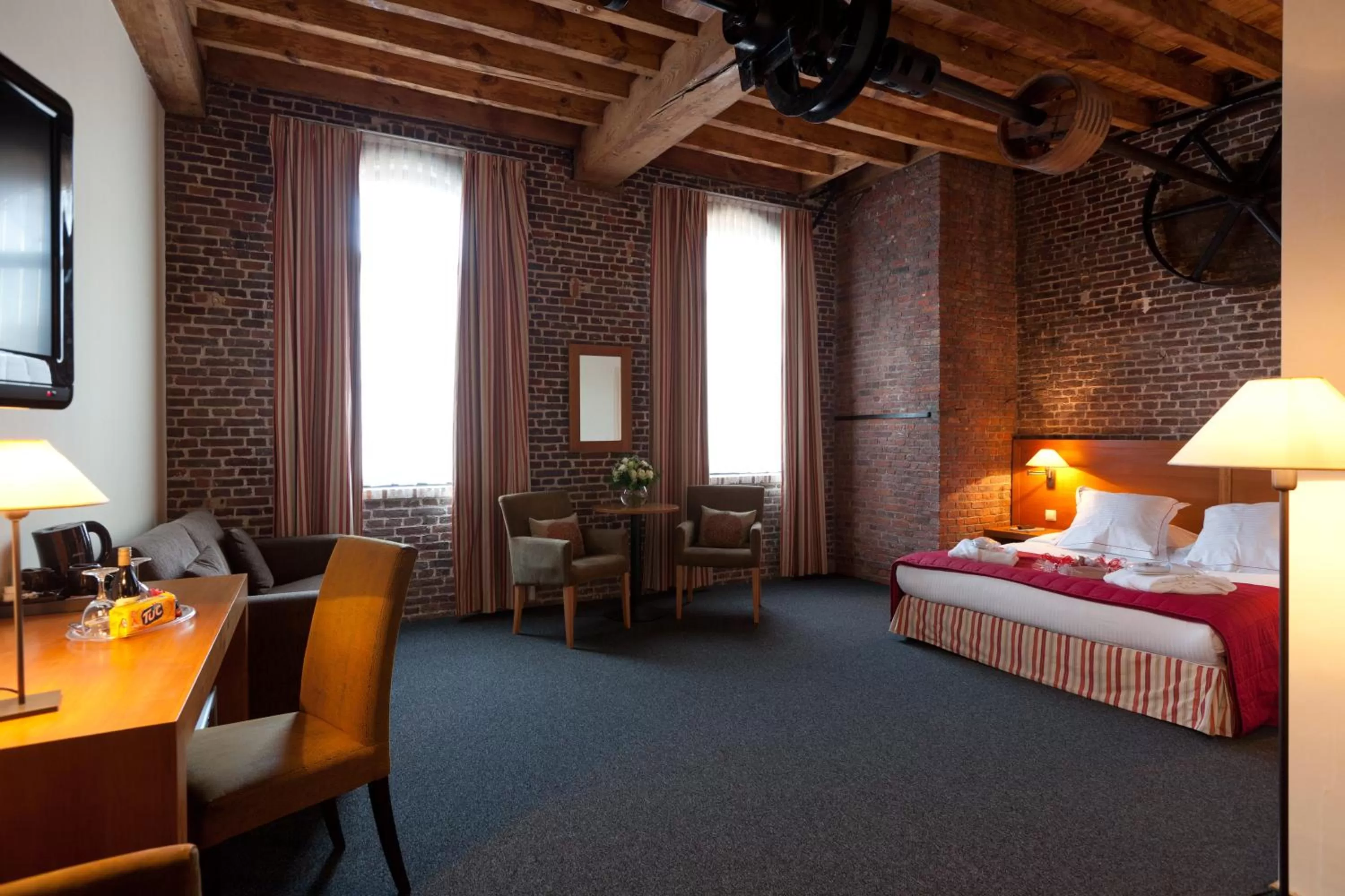 Photo of the whole room, Bed in Ghent River Hotel