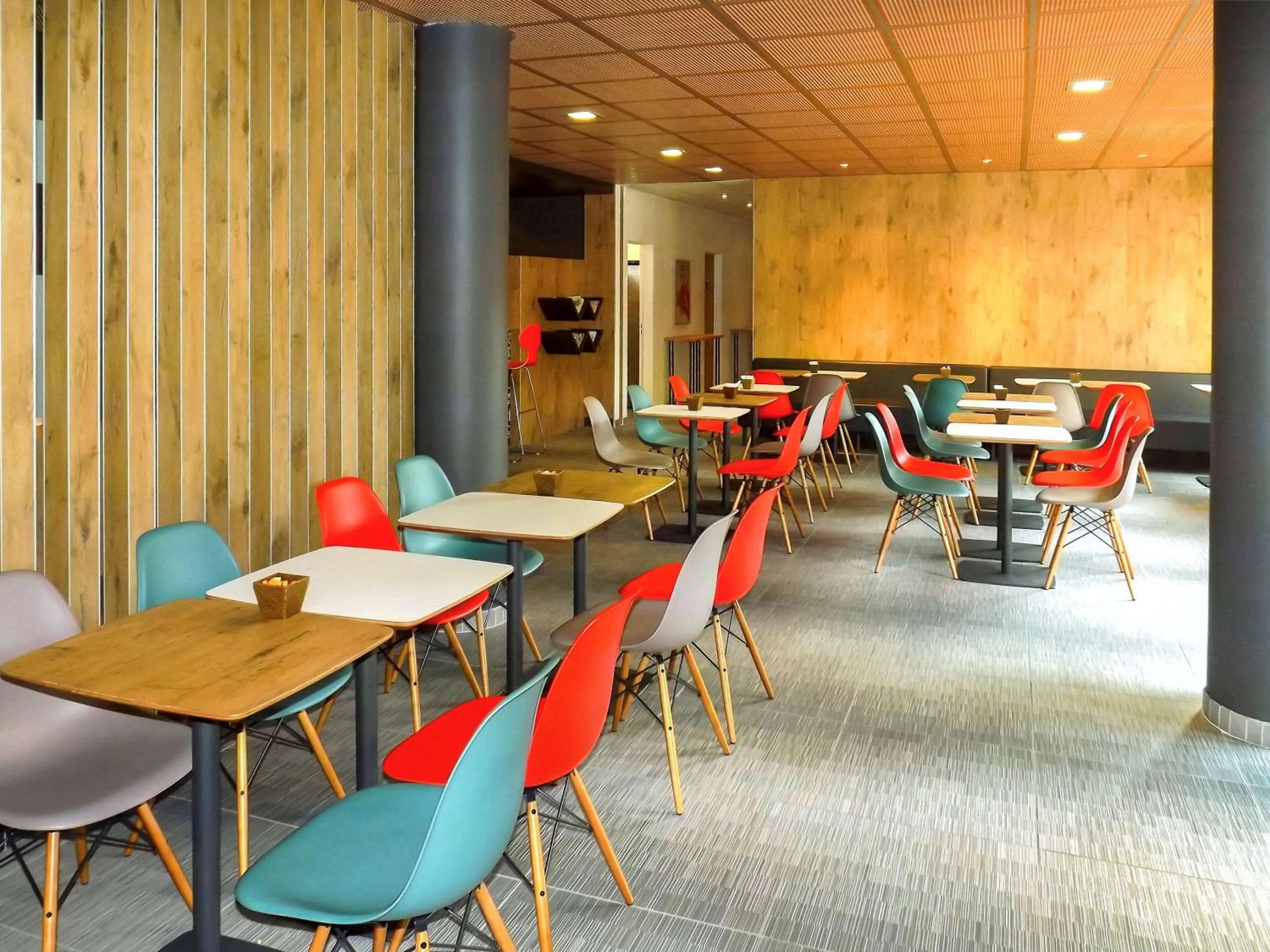 Restaurant/places to eat in ibis Avignon Centre Pont De L'Europe