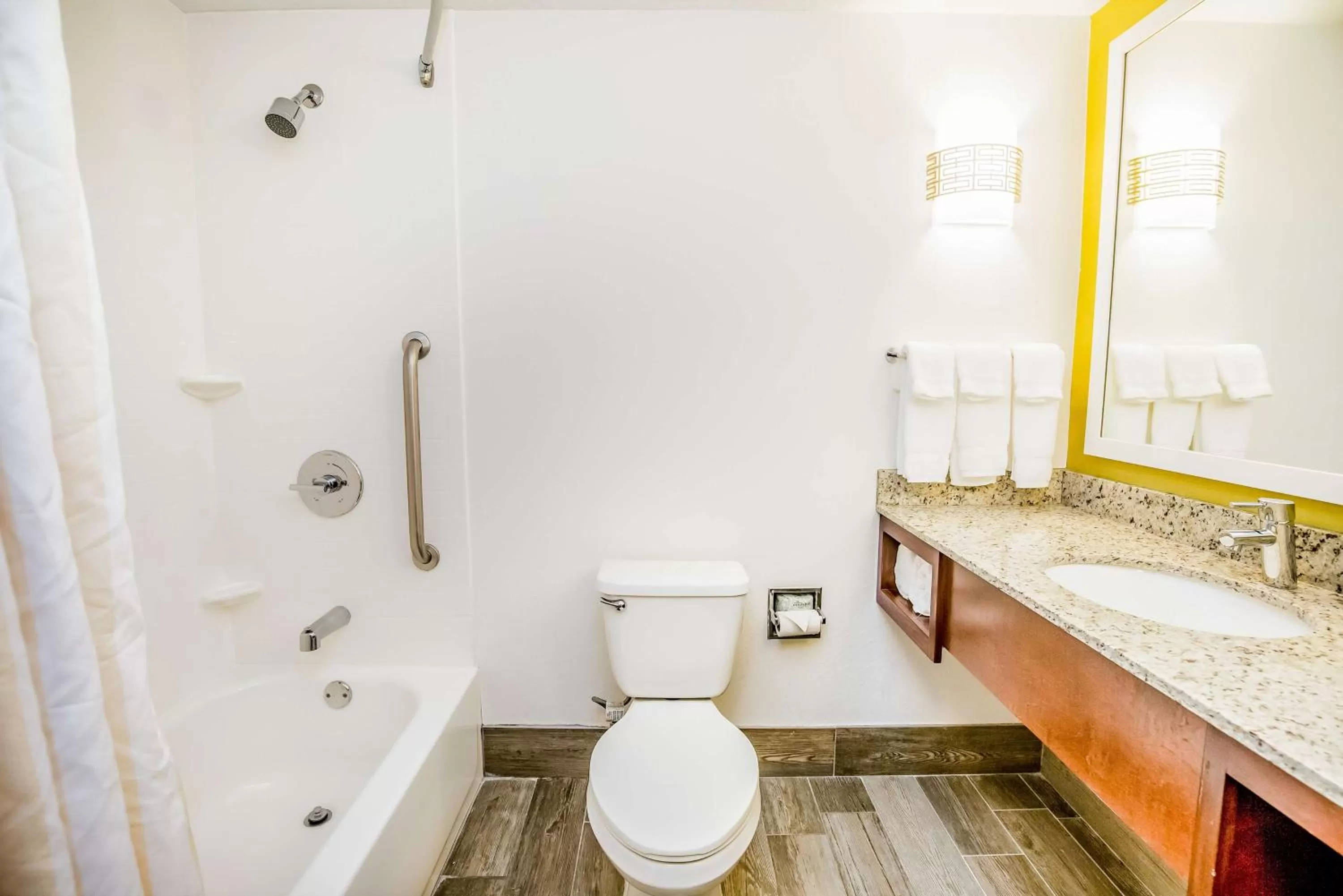 Bathroom in Hilton Garden Inn Orange Beach