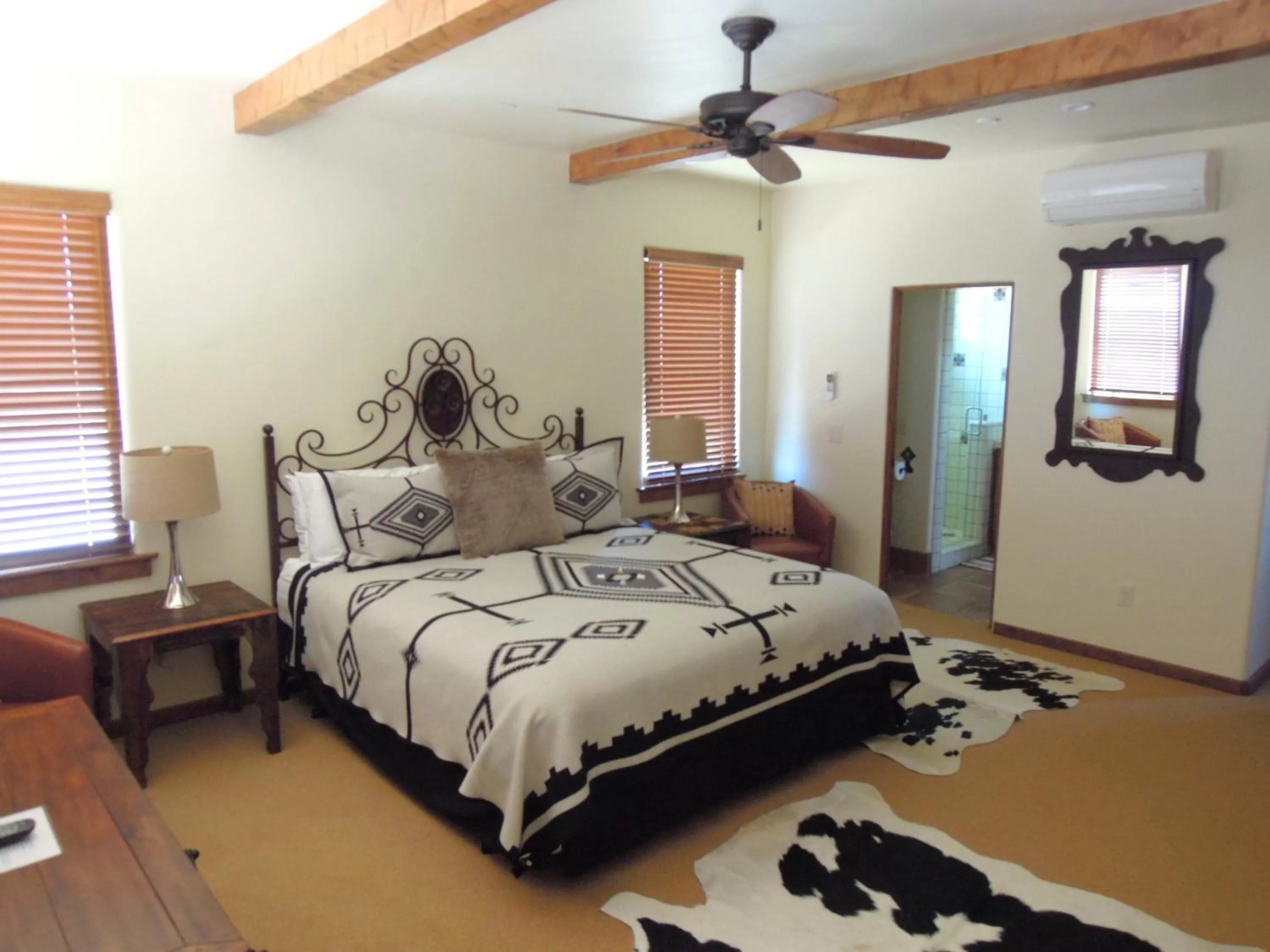 Shower, Bed in Croad Vineyards - The Inn