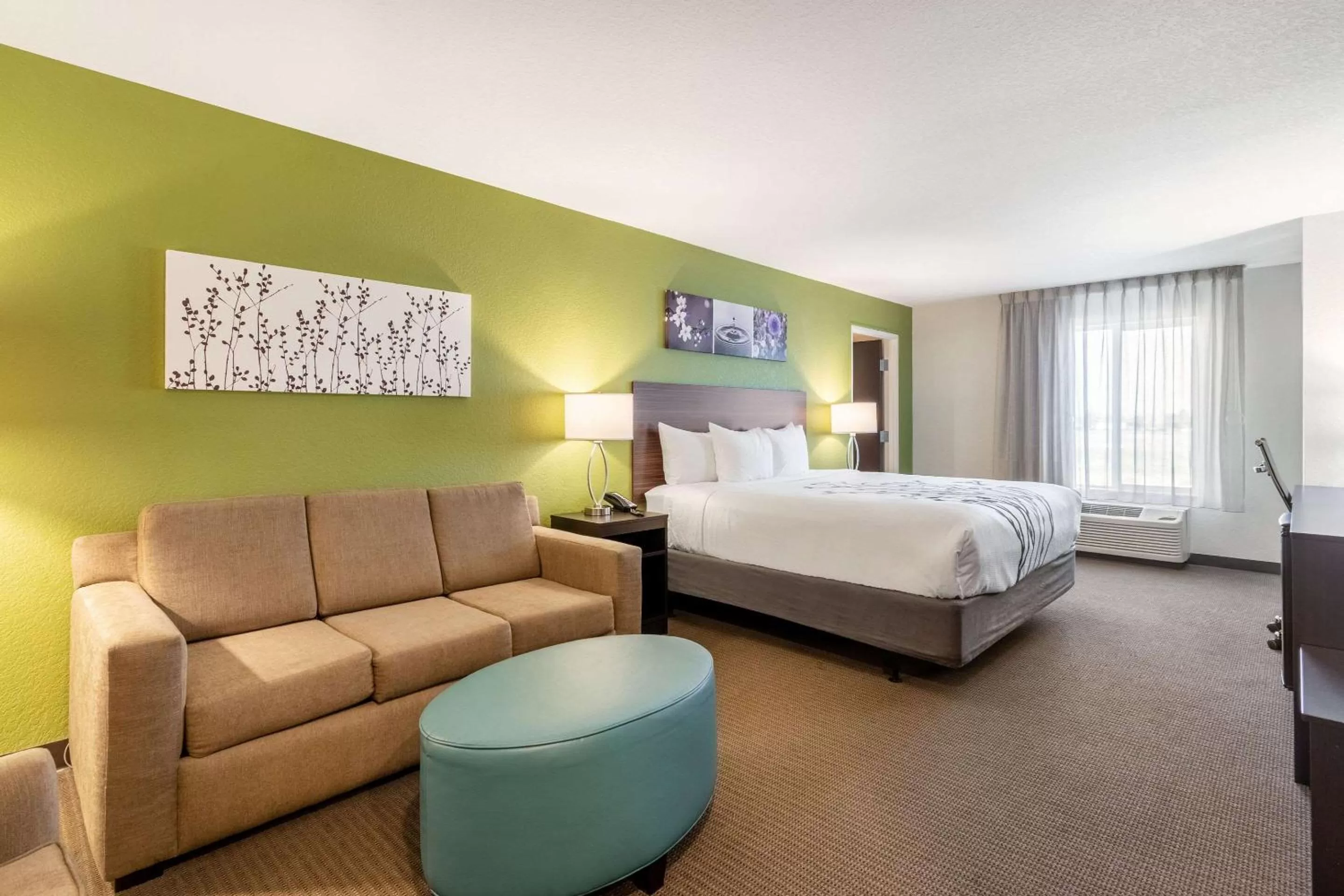 Photo of the whole room, Bed in Sleep Inn Boardman