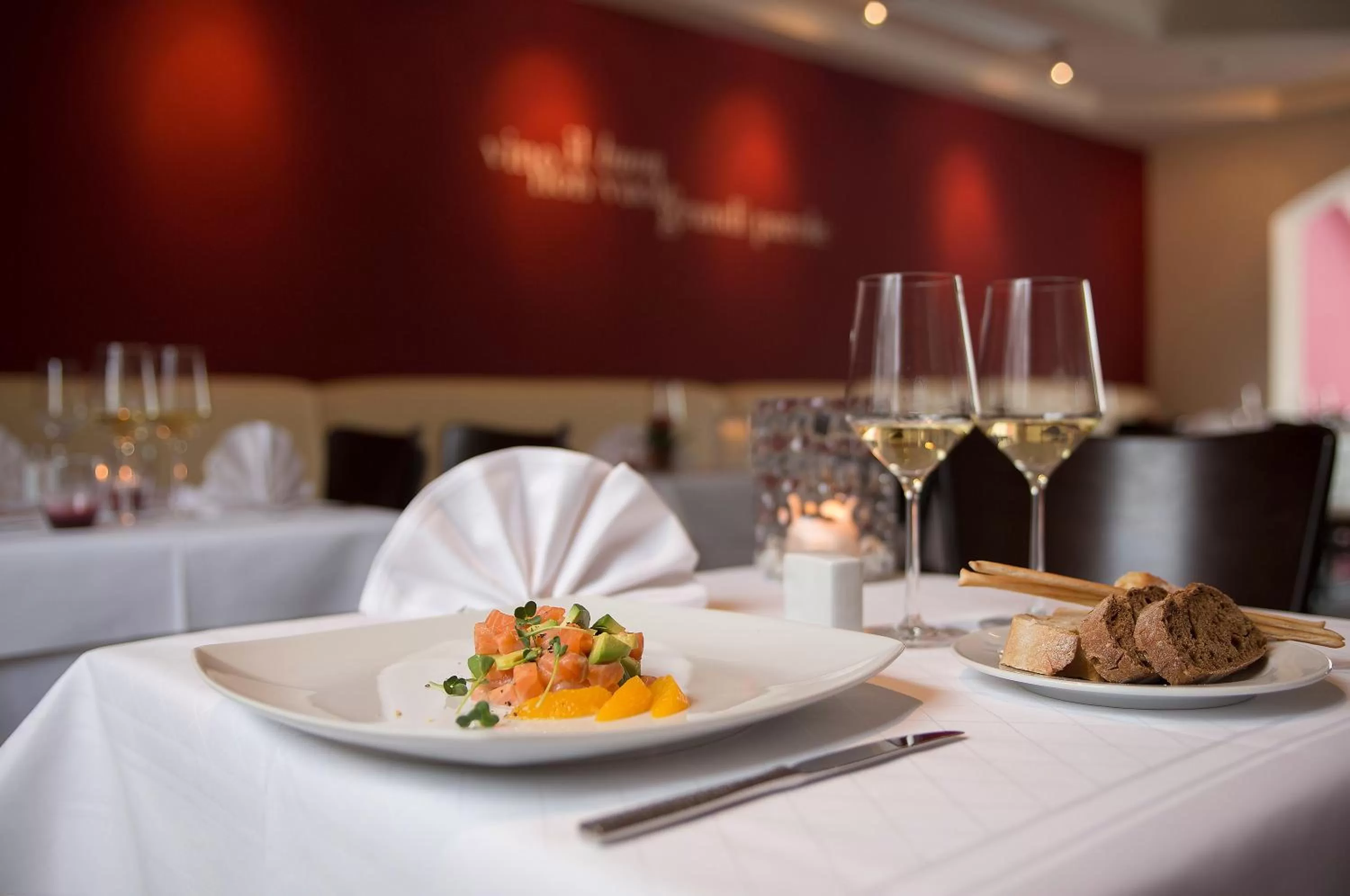 Restaurant/places to eat in Ambassador Parkhotel