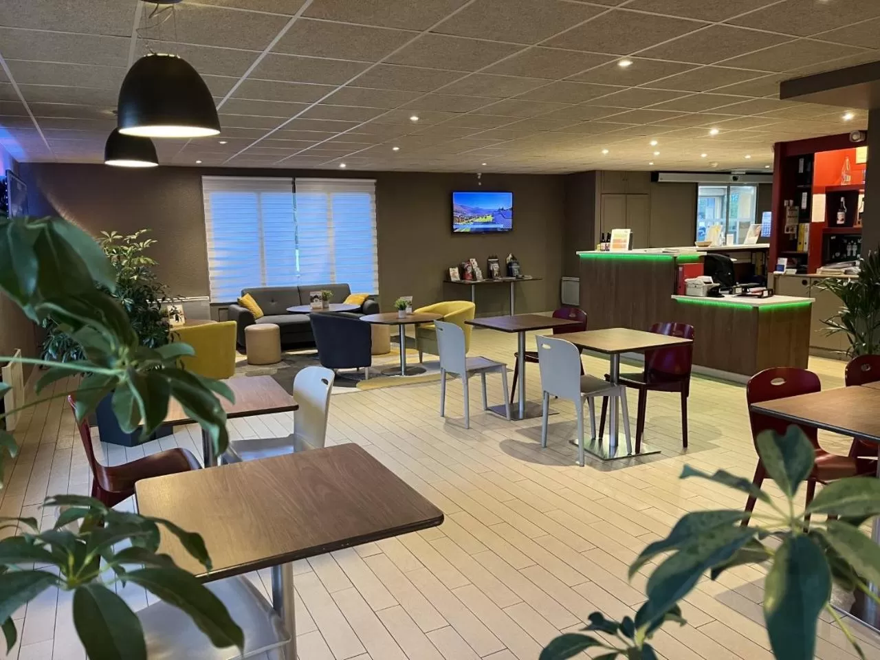 Restaurant/places to eat in Hôtel Campanile Orléans Nord - Saran