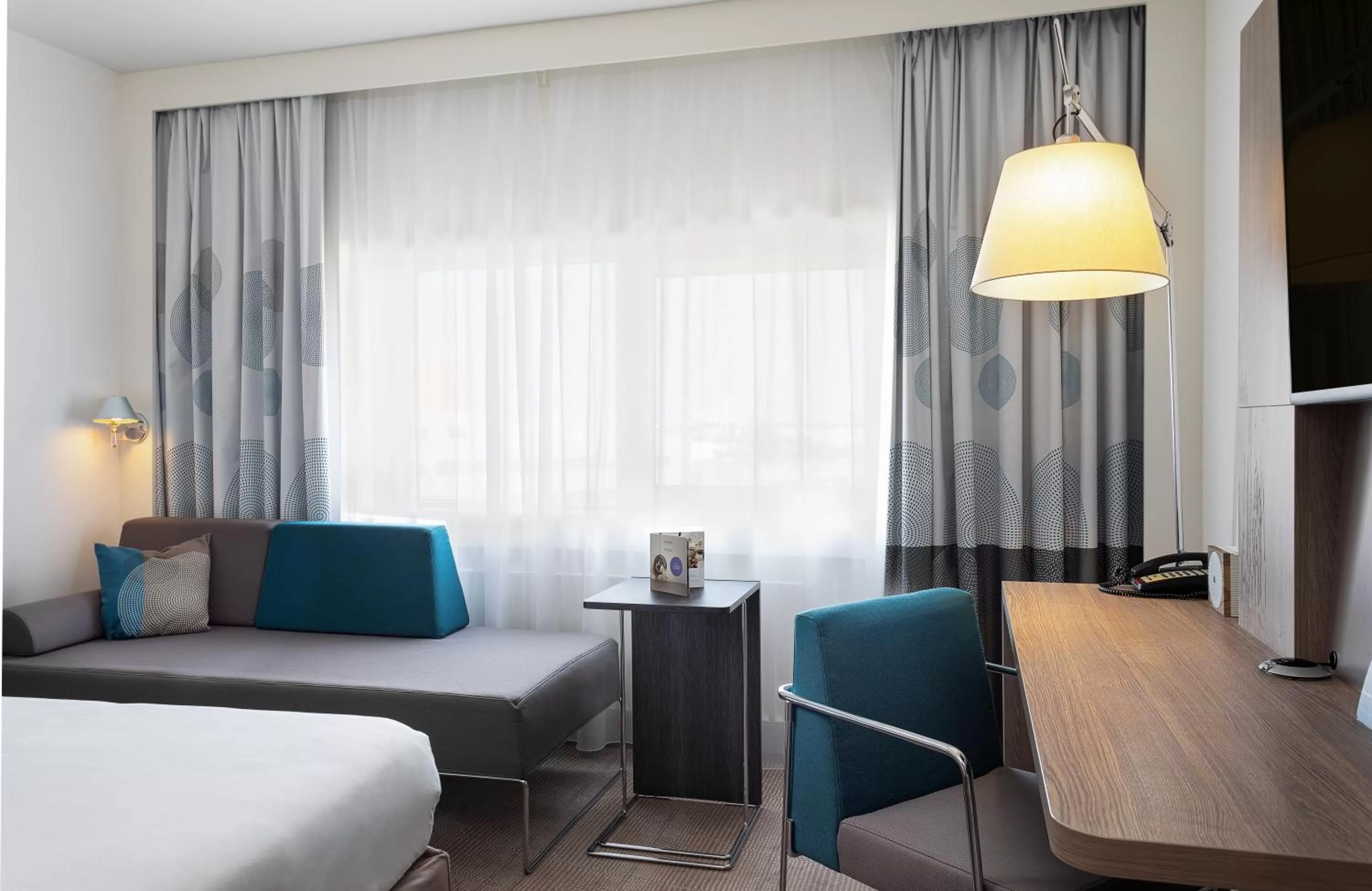 People, Bed in Novotel Den Haag World Forum