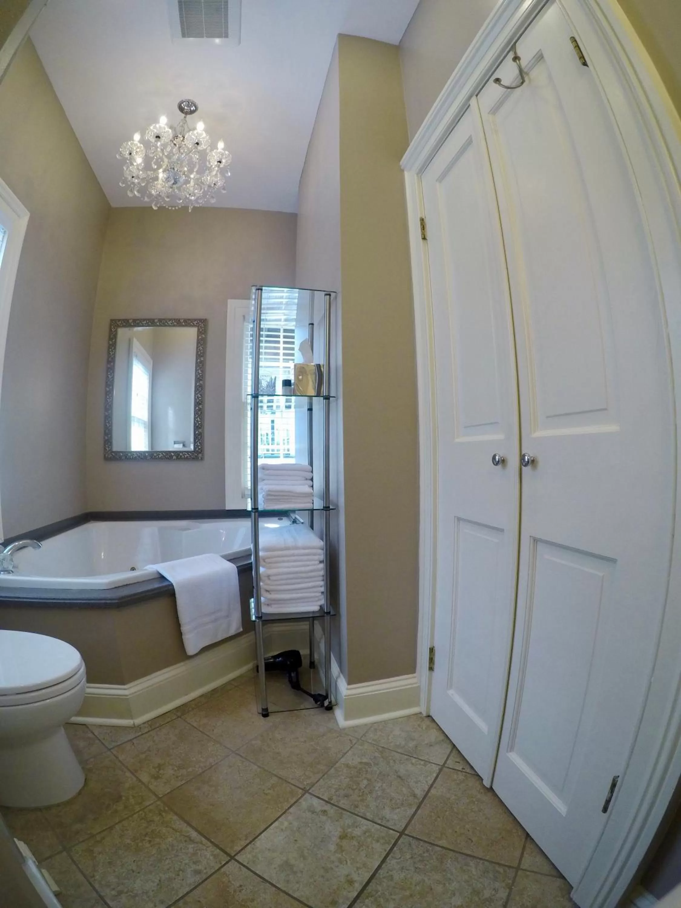 towels, Bed in Catherine Ward House Inn