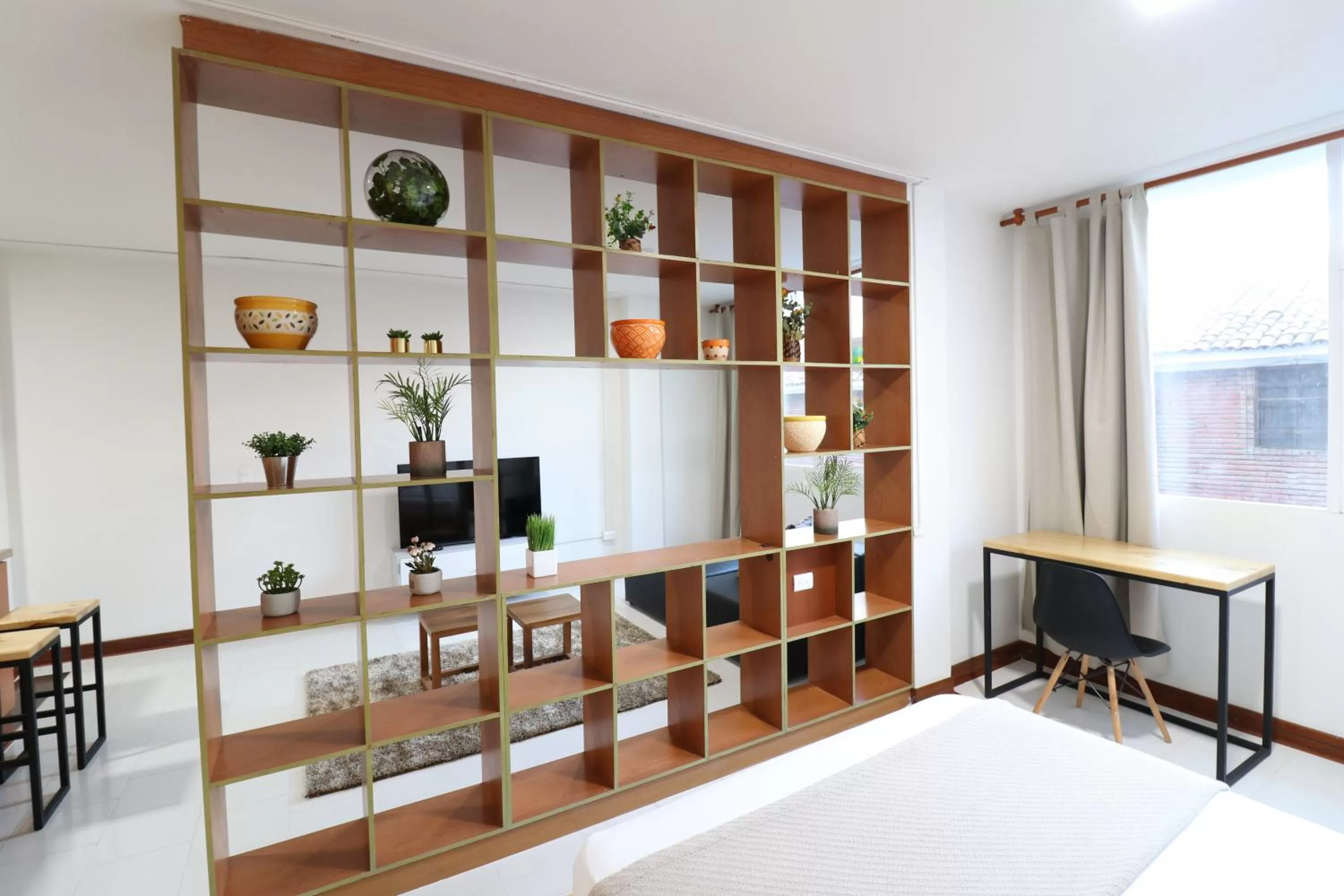 Living room in 554 Apartments