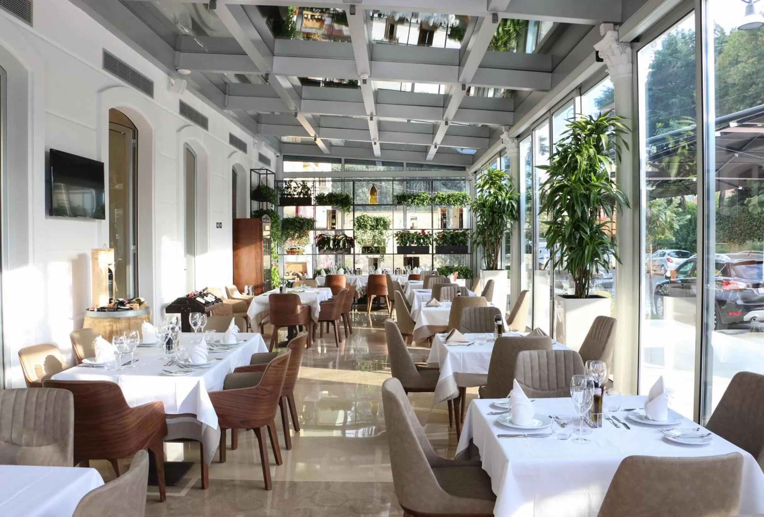 Restaurant/places to eat in Hotel Colosseo Tirana