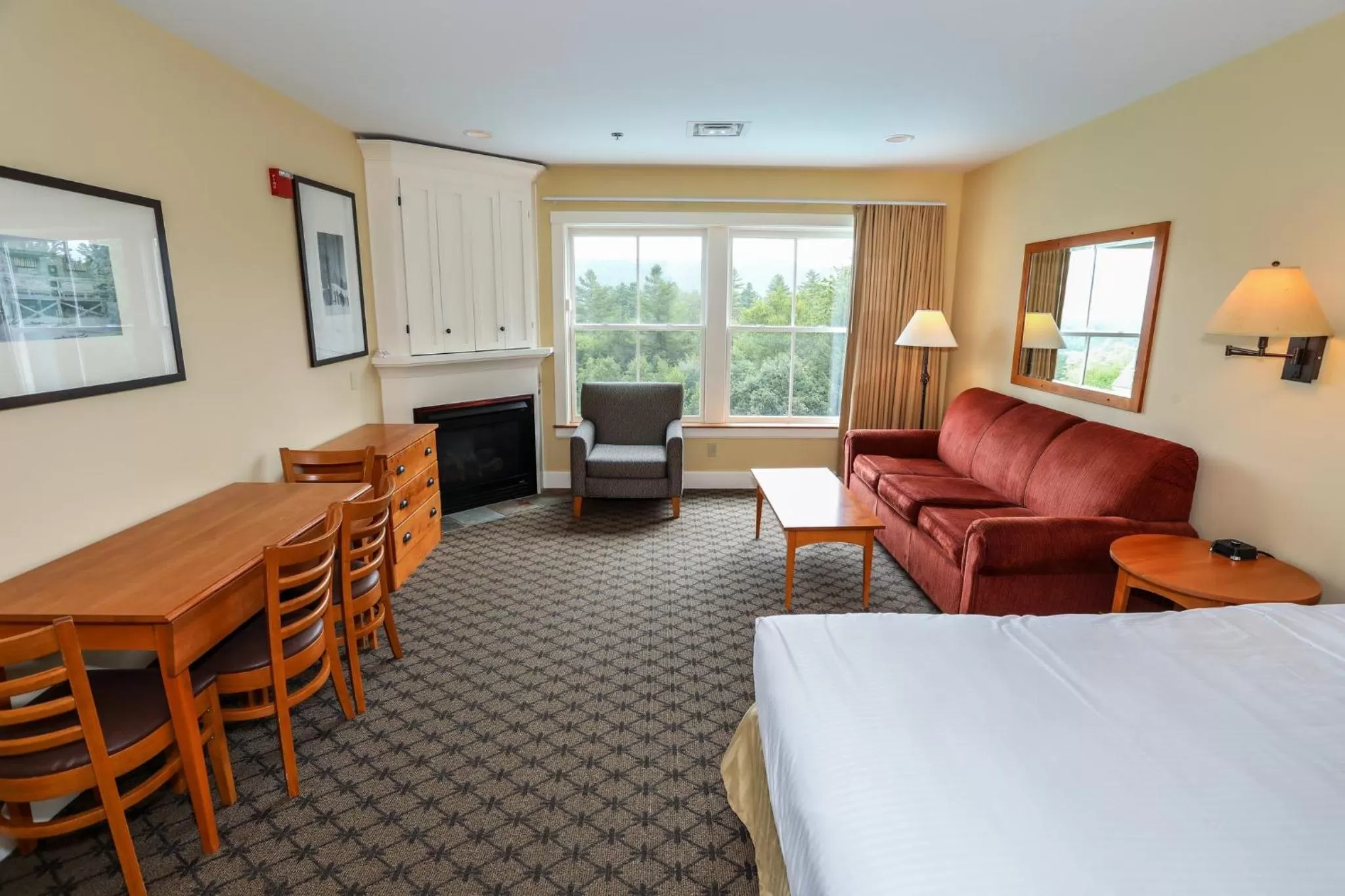 Living room, Bed in Jackson Gore Village on Okemo Mountain