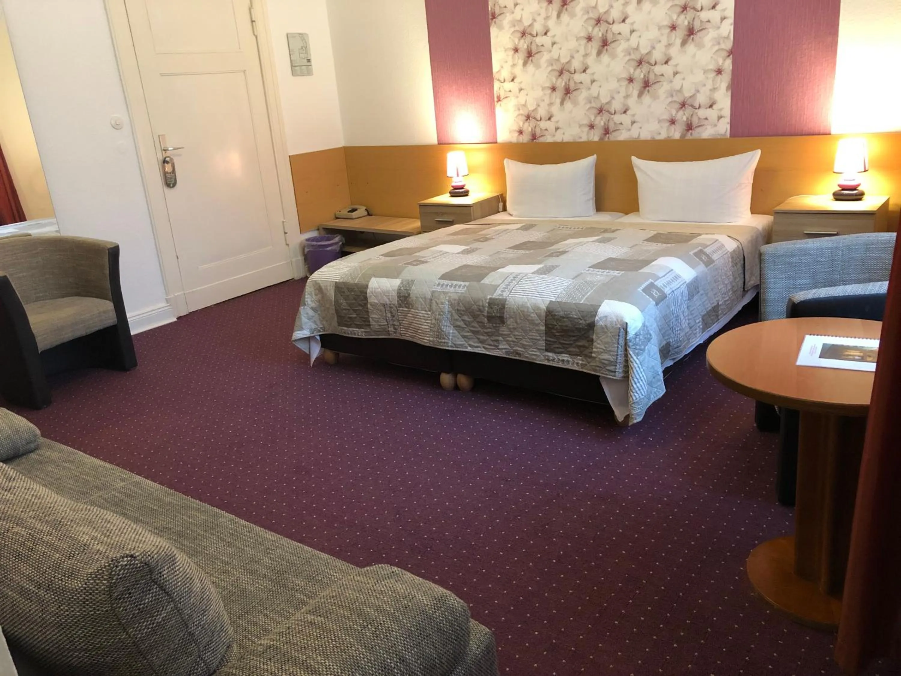 Decorative detail, Bed in Hotel Castell am Kurfürstendamm