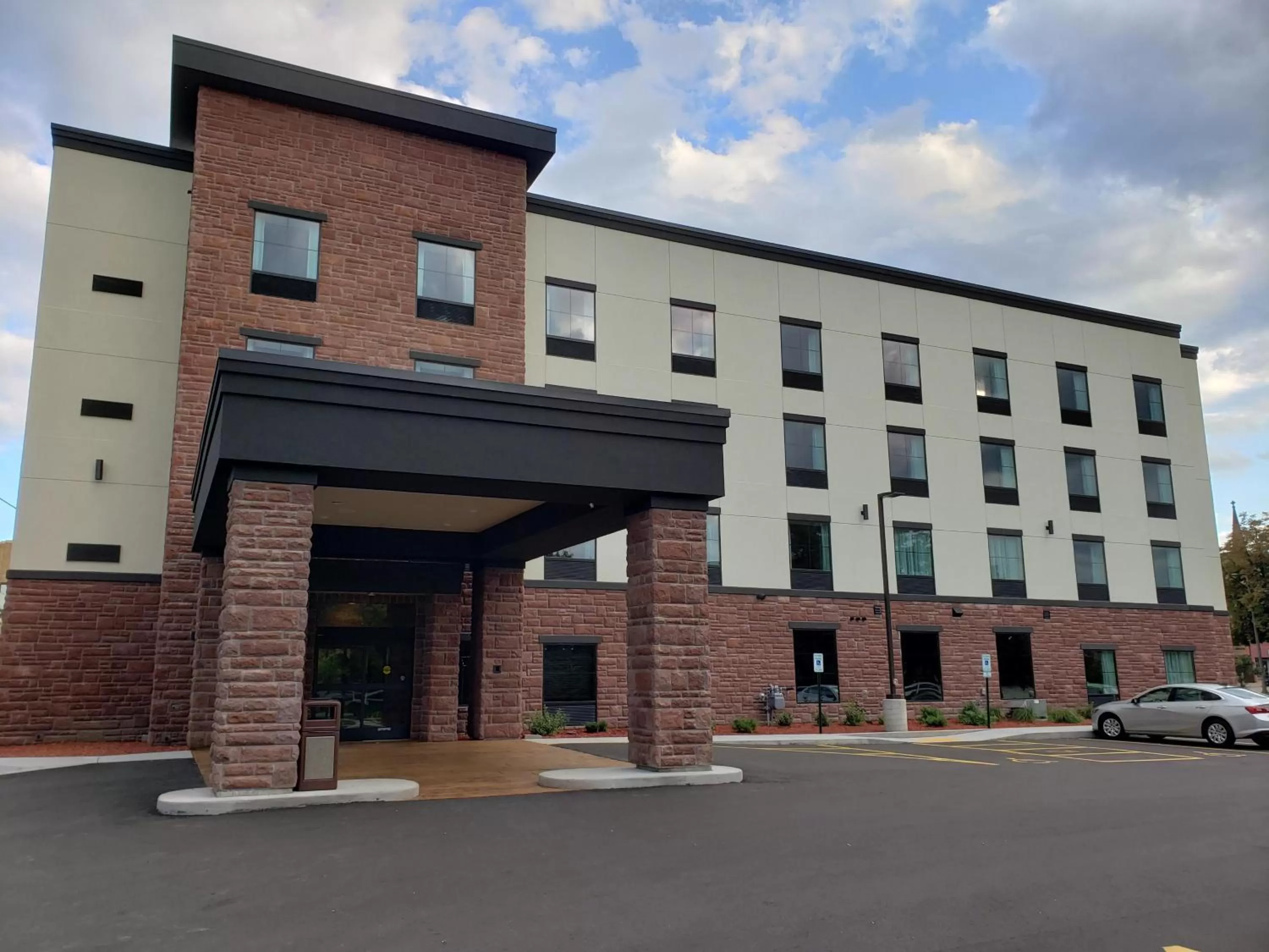 Facade/entrance in Cobblestone Hotel & Suites - Janesville