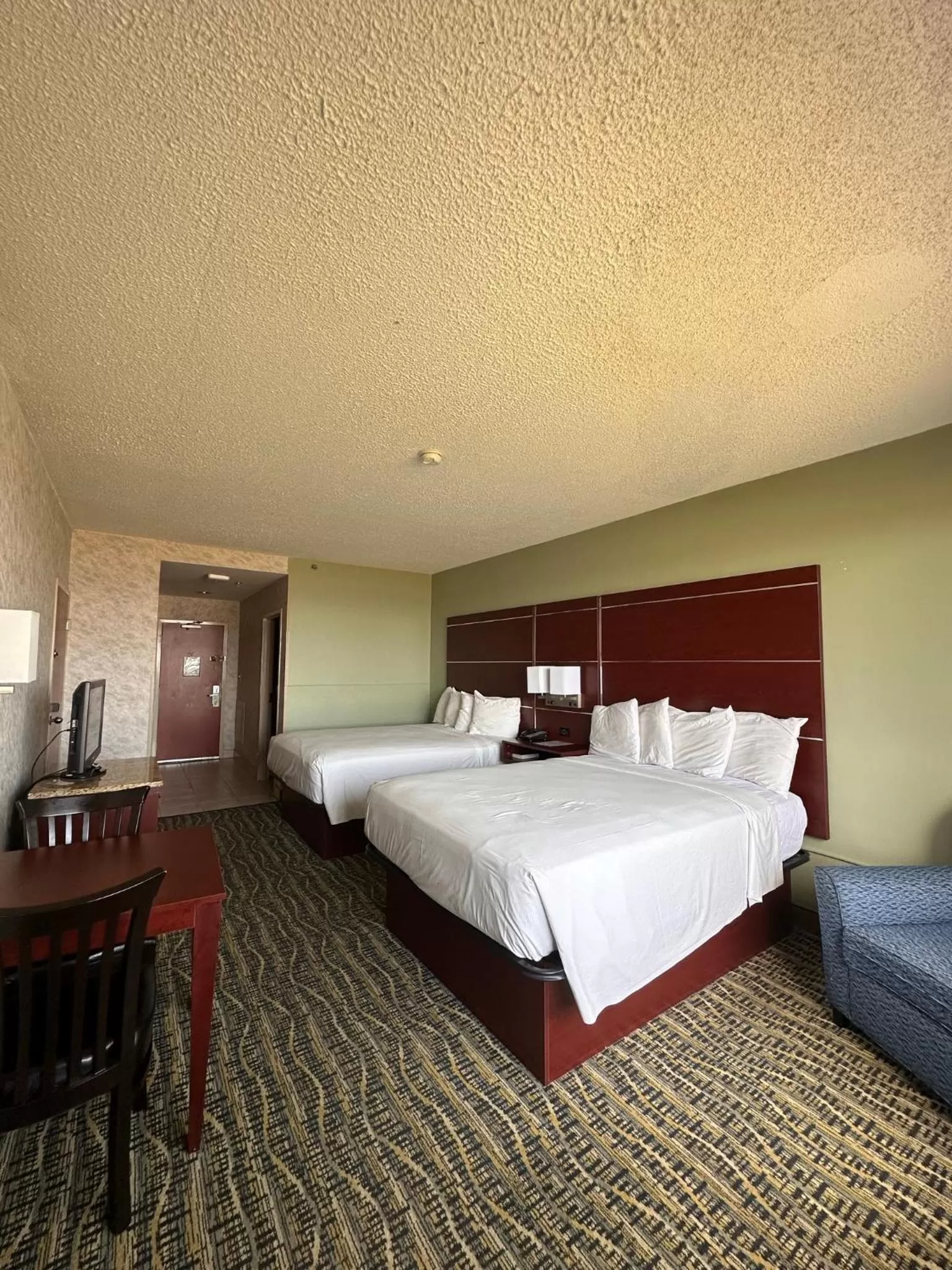 Bedroom, Bed in The Breakers Resort Inn