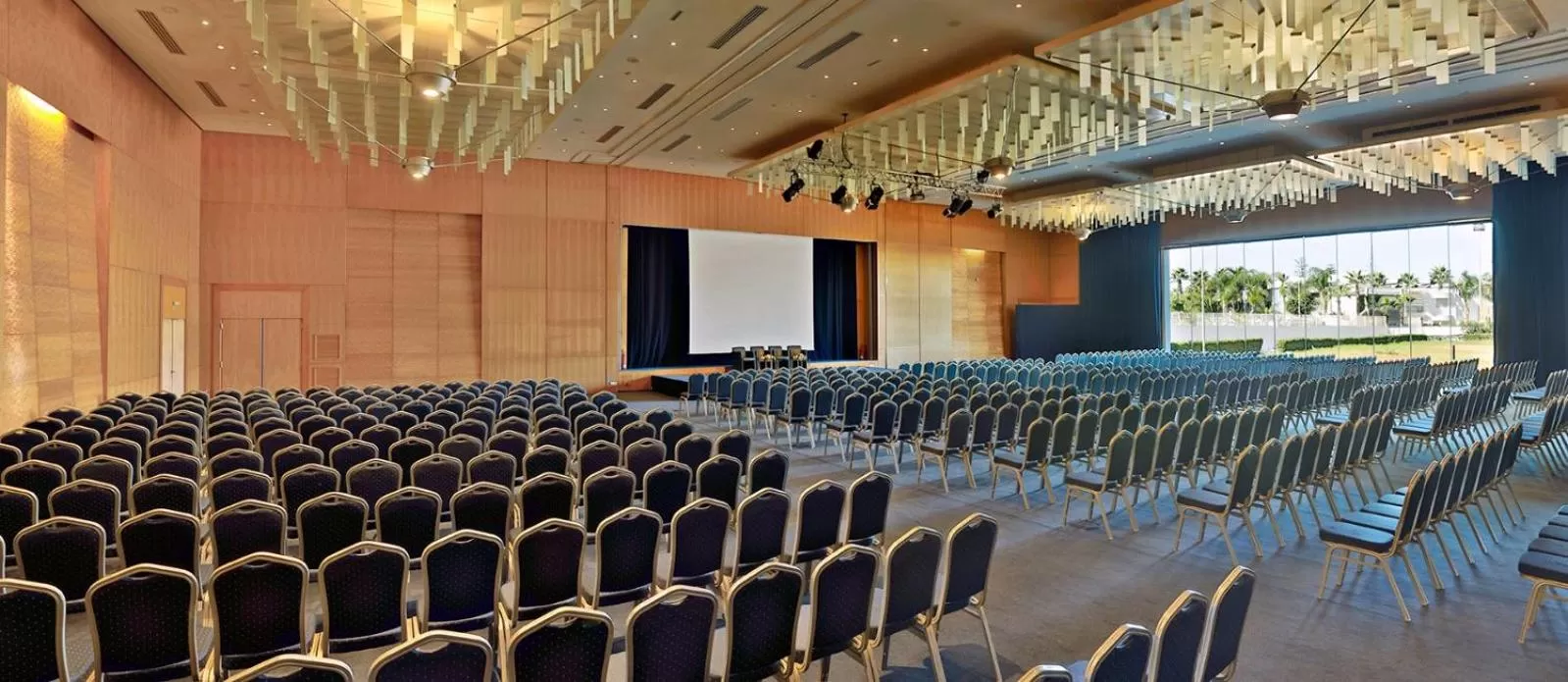 L' Amphitrite Palace Beach Resort & Spa