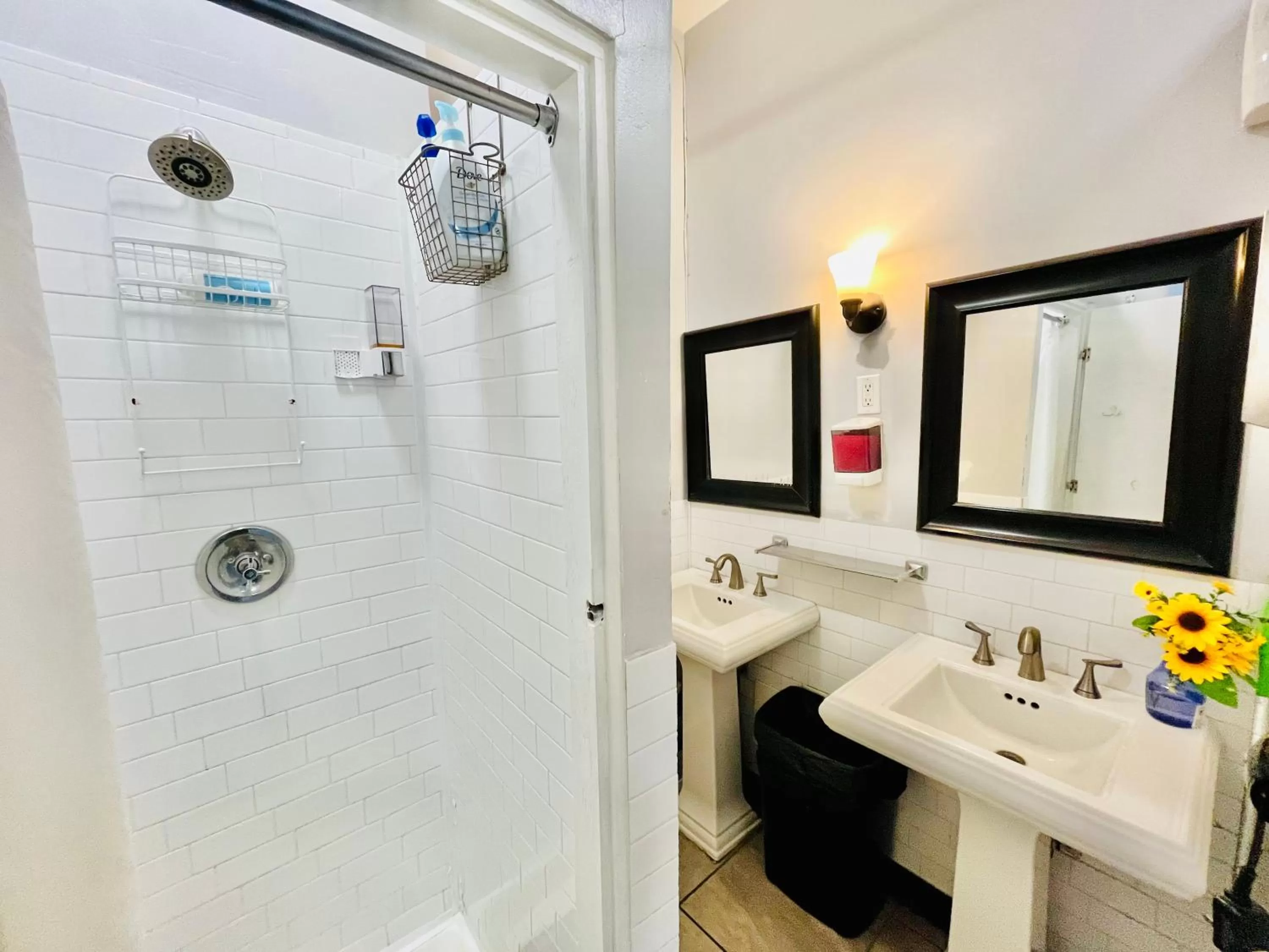 Shower in New York Spirit Retreats HOSTEL