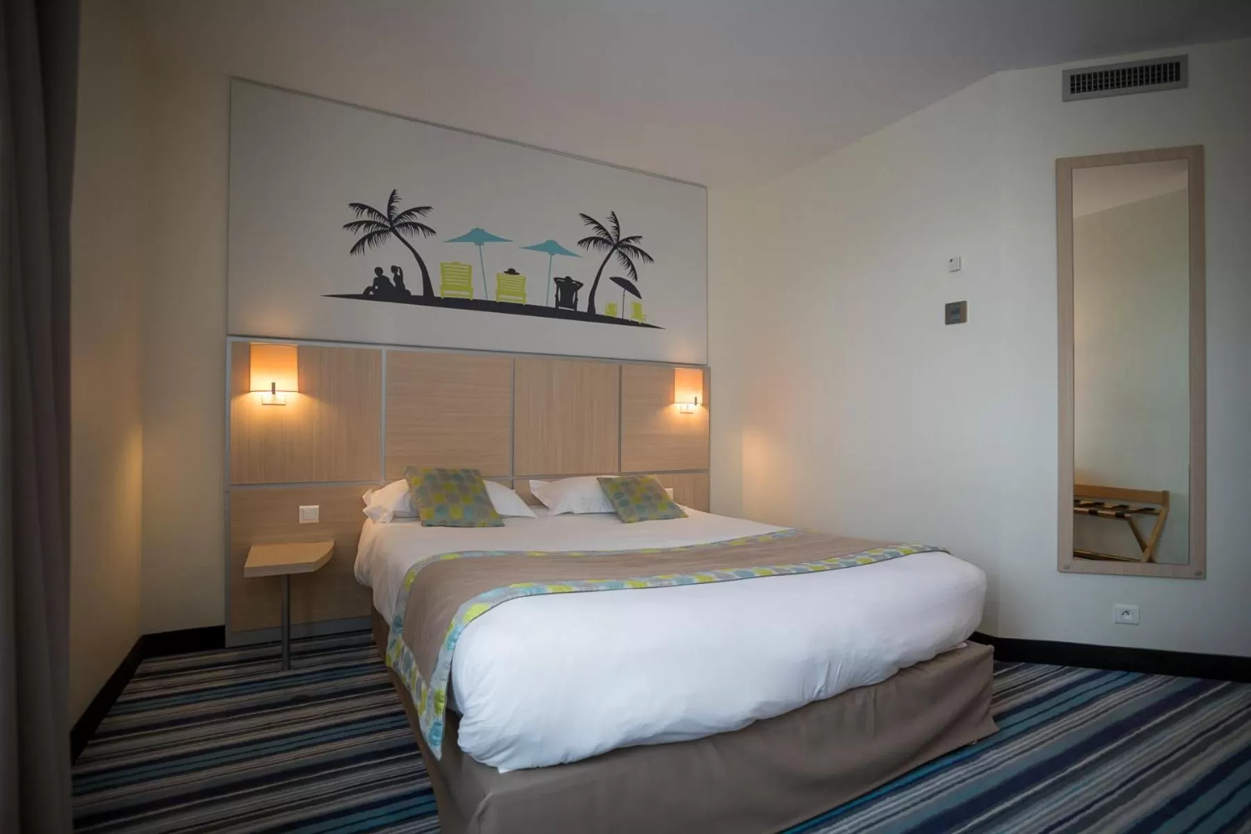 Bedroom, Bed in The Originals Boutique, Actuel Hôtel, Saint-Etienne Aéroport