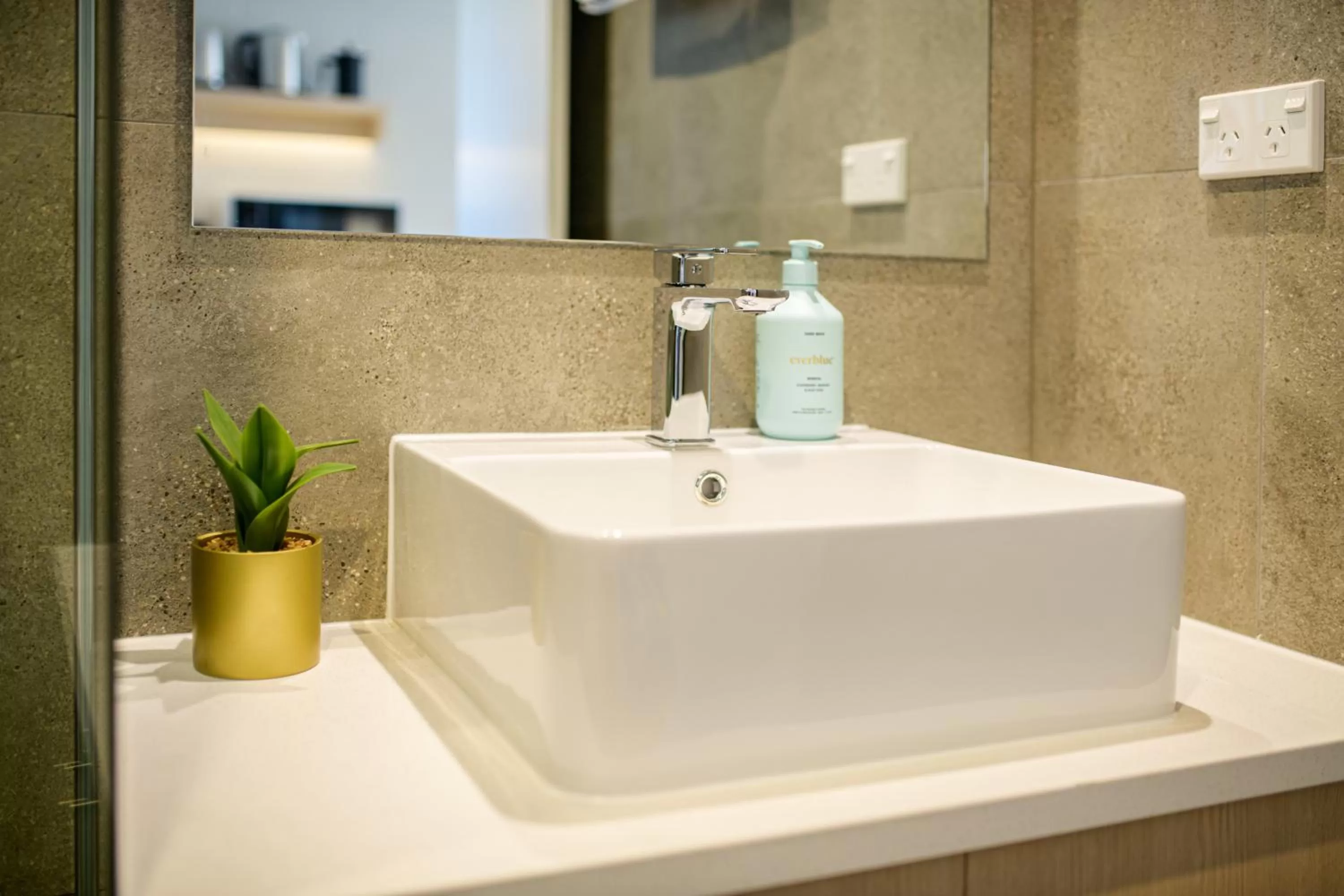 Bathroom in Takapuna International Motor Lodge