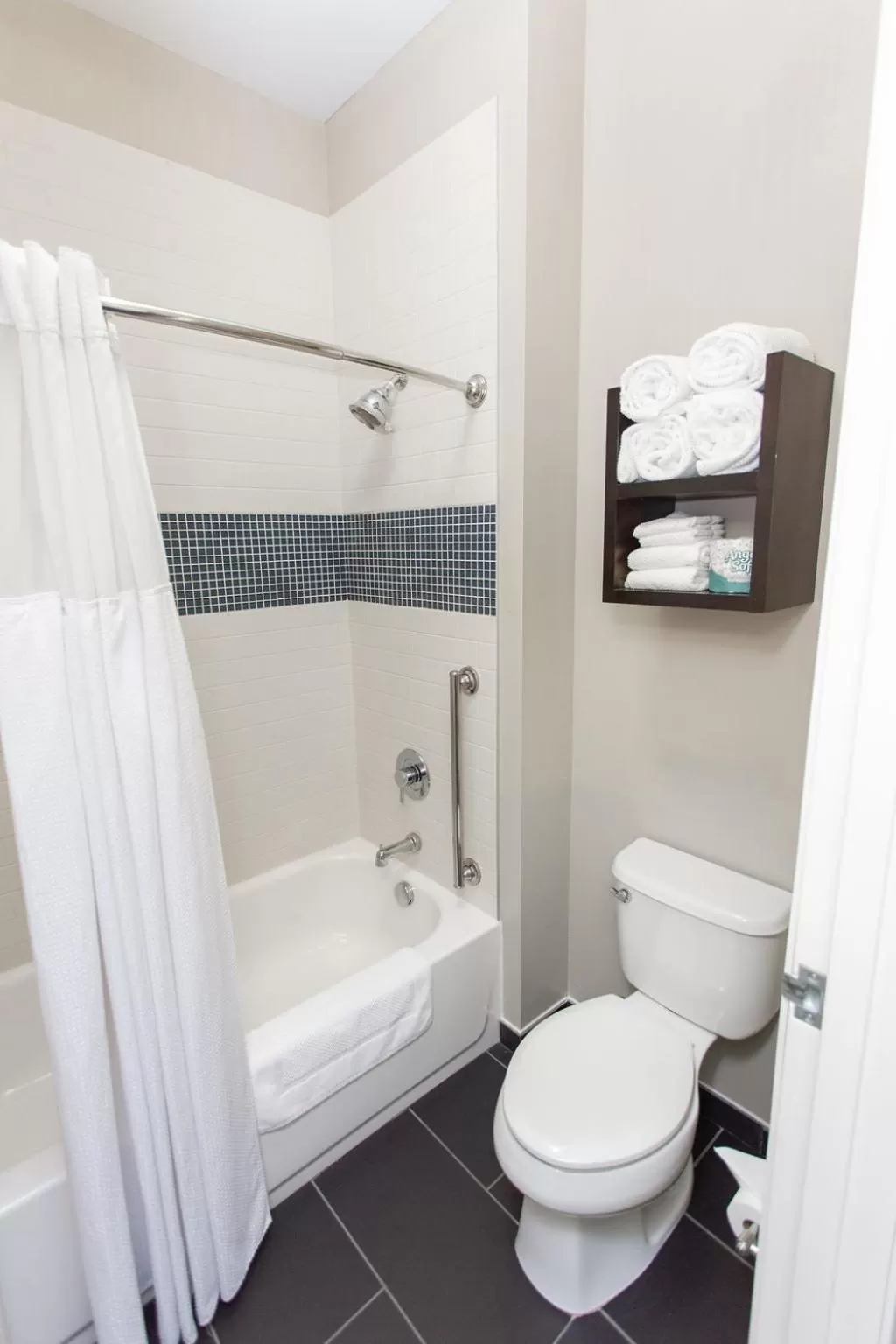 One-Bedroom Queen Room - Mobility/Hearing Accessible - Non-Smoking in Staybridge Suites Bowling Green, an IHG Hotel