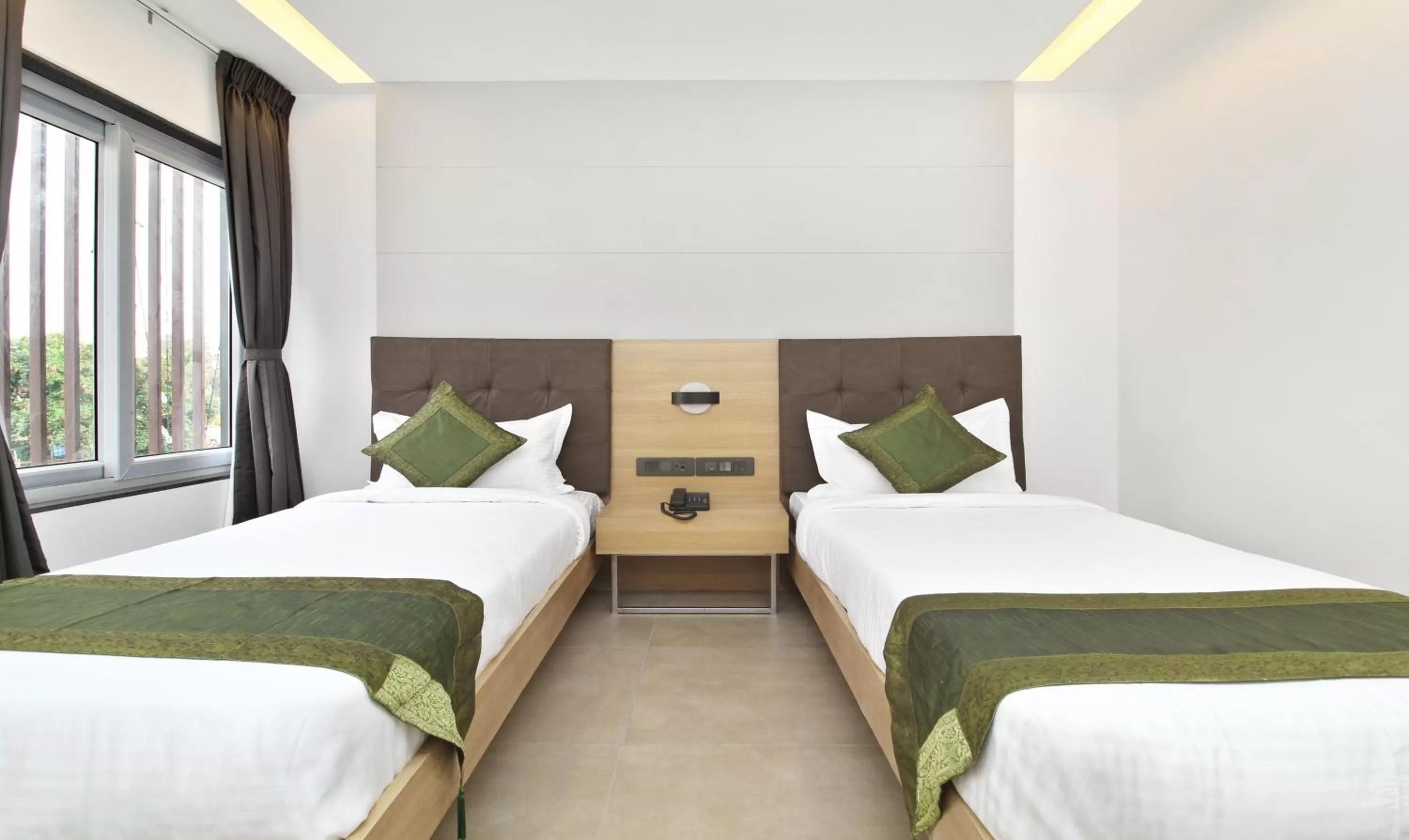 Bed in Treebo City Inn, Satara