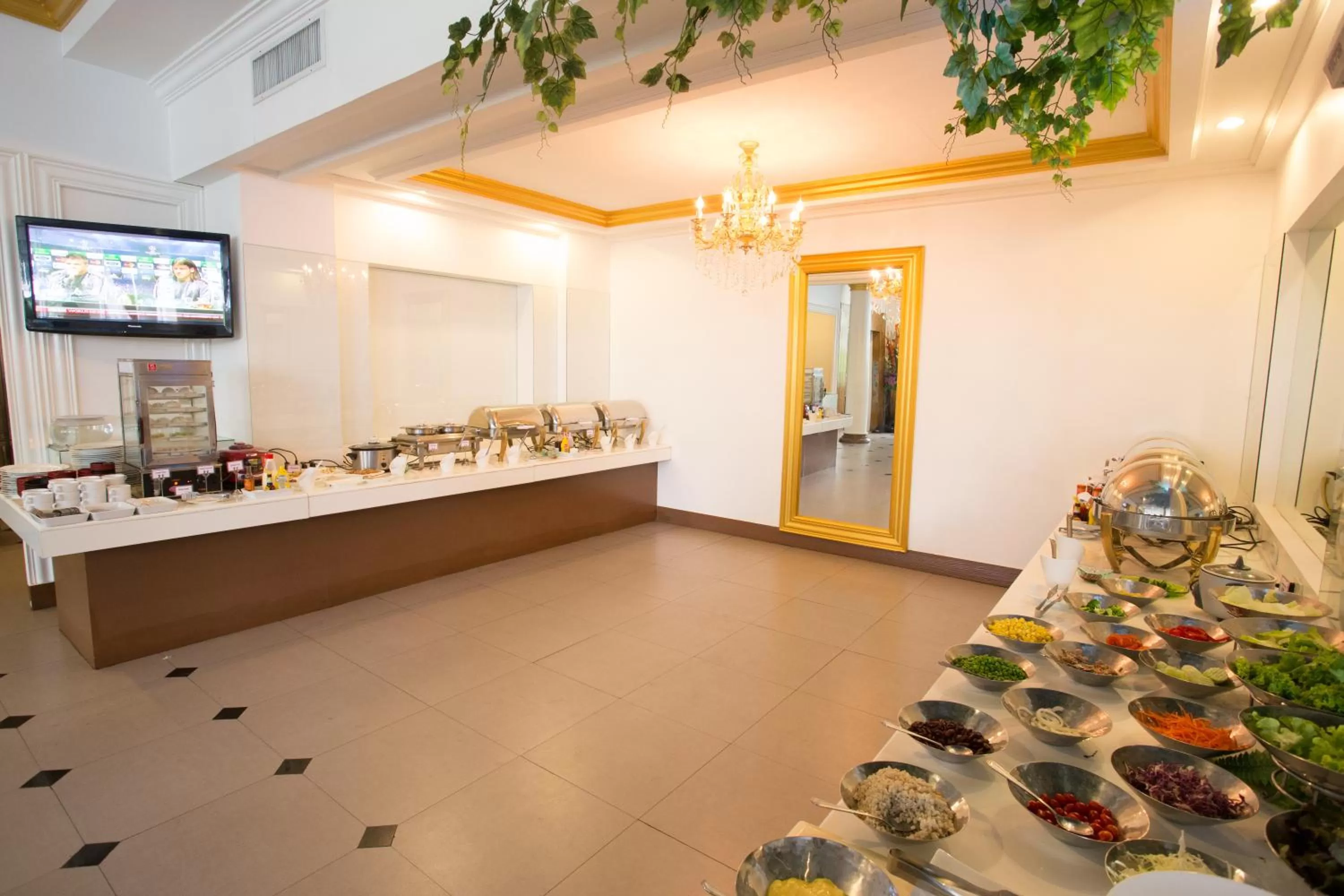 Restaurant/places to eat in Hope Land Hotel 46/1