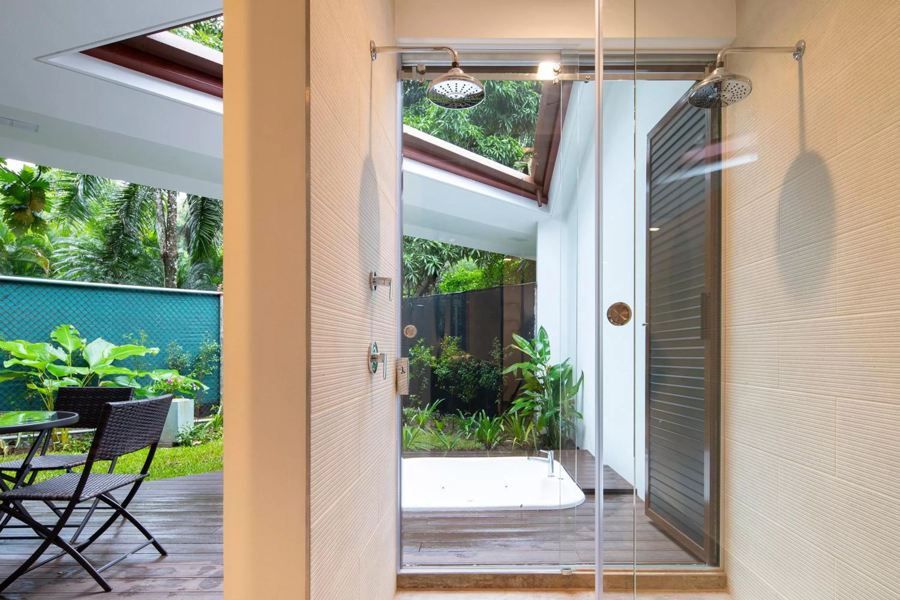 Shower in Pumilio Mountain & Ocean Hotel