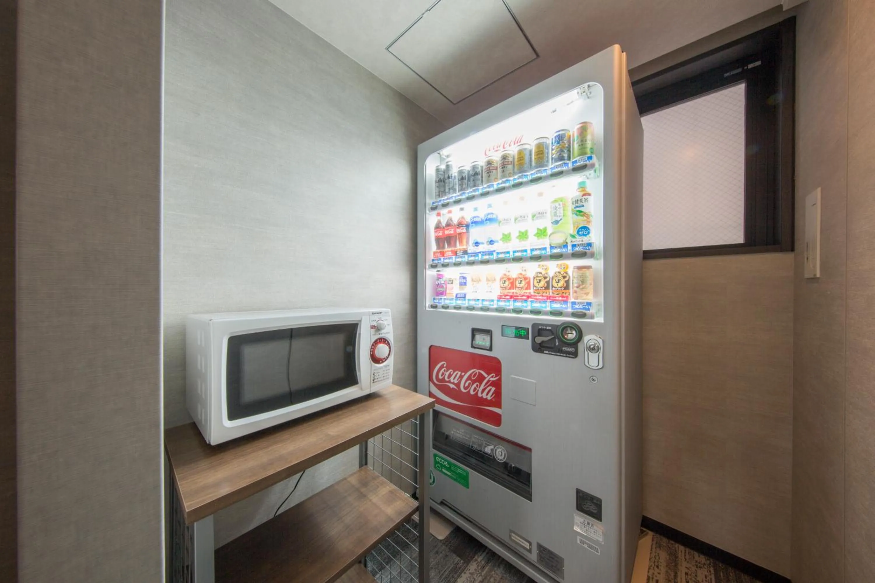 vending machine in Shizutetsu Hotel Prezio Kyoto Karasumaoike