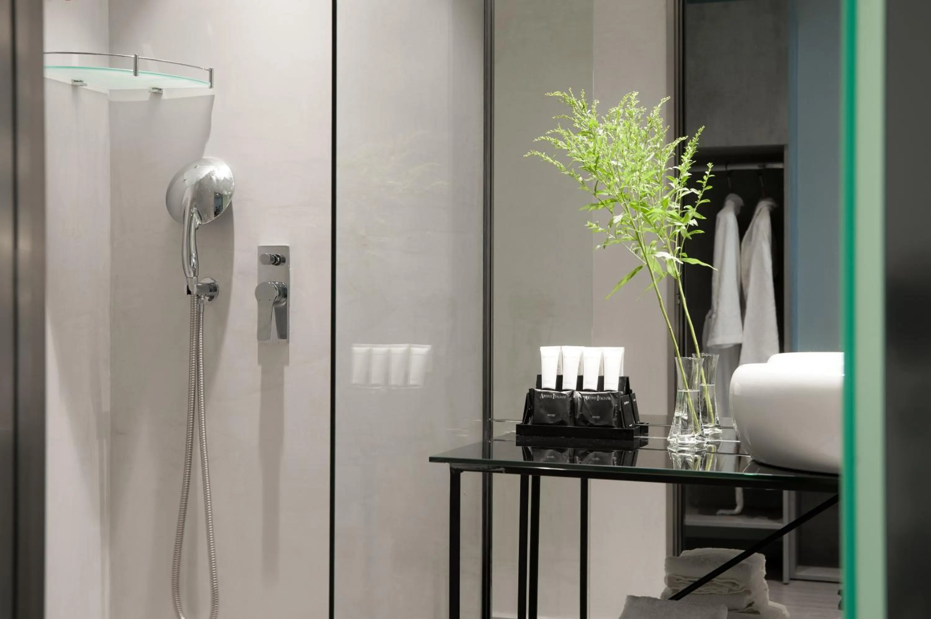 Photo of the whole room in Athens Utopia Ermou