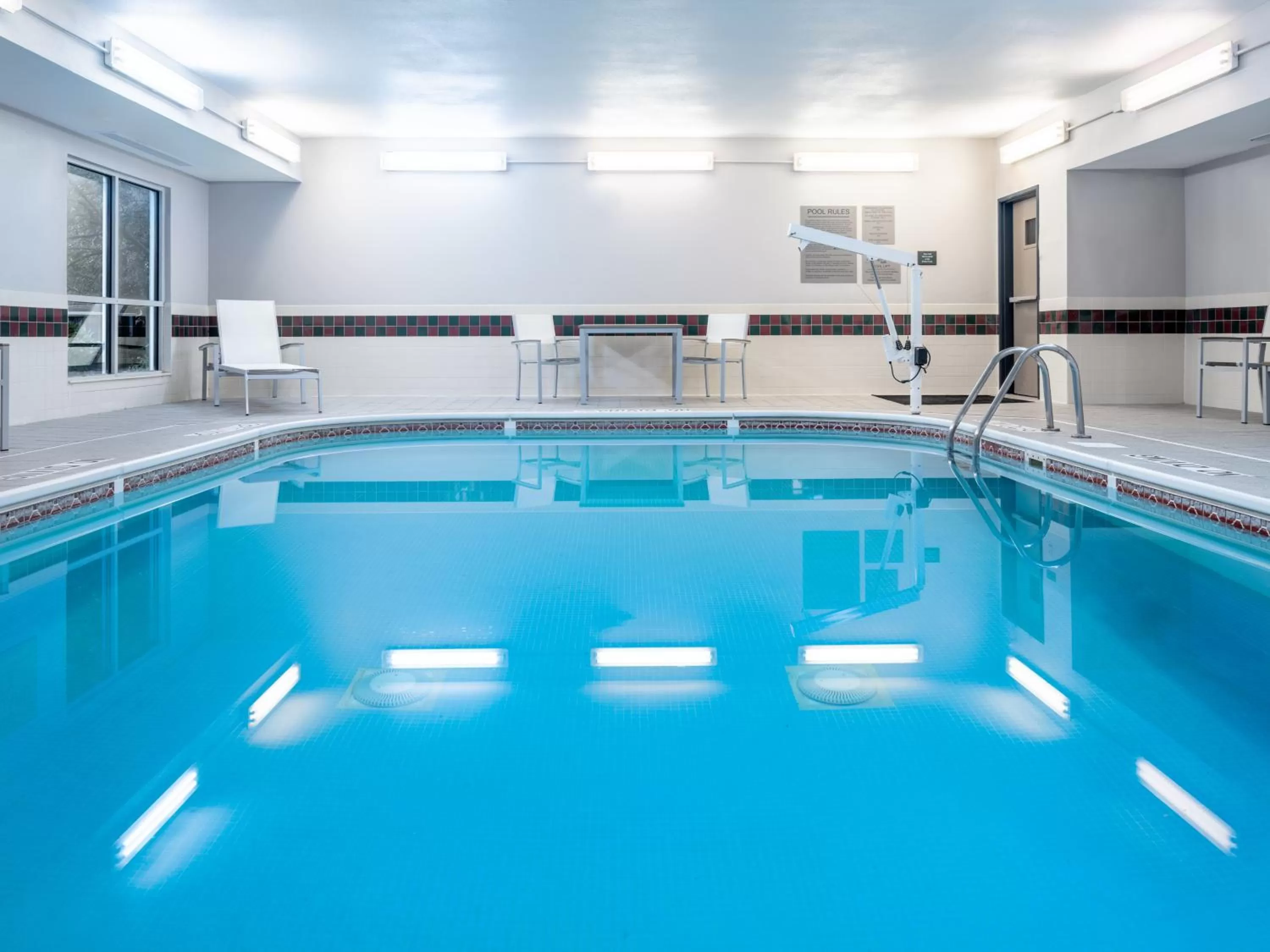 Swimming pool in Country Inn & Suites by Radisson, Toledo, OH