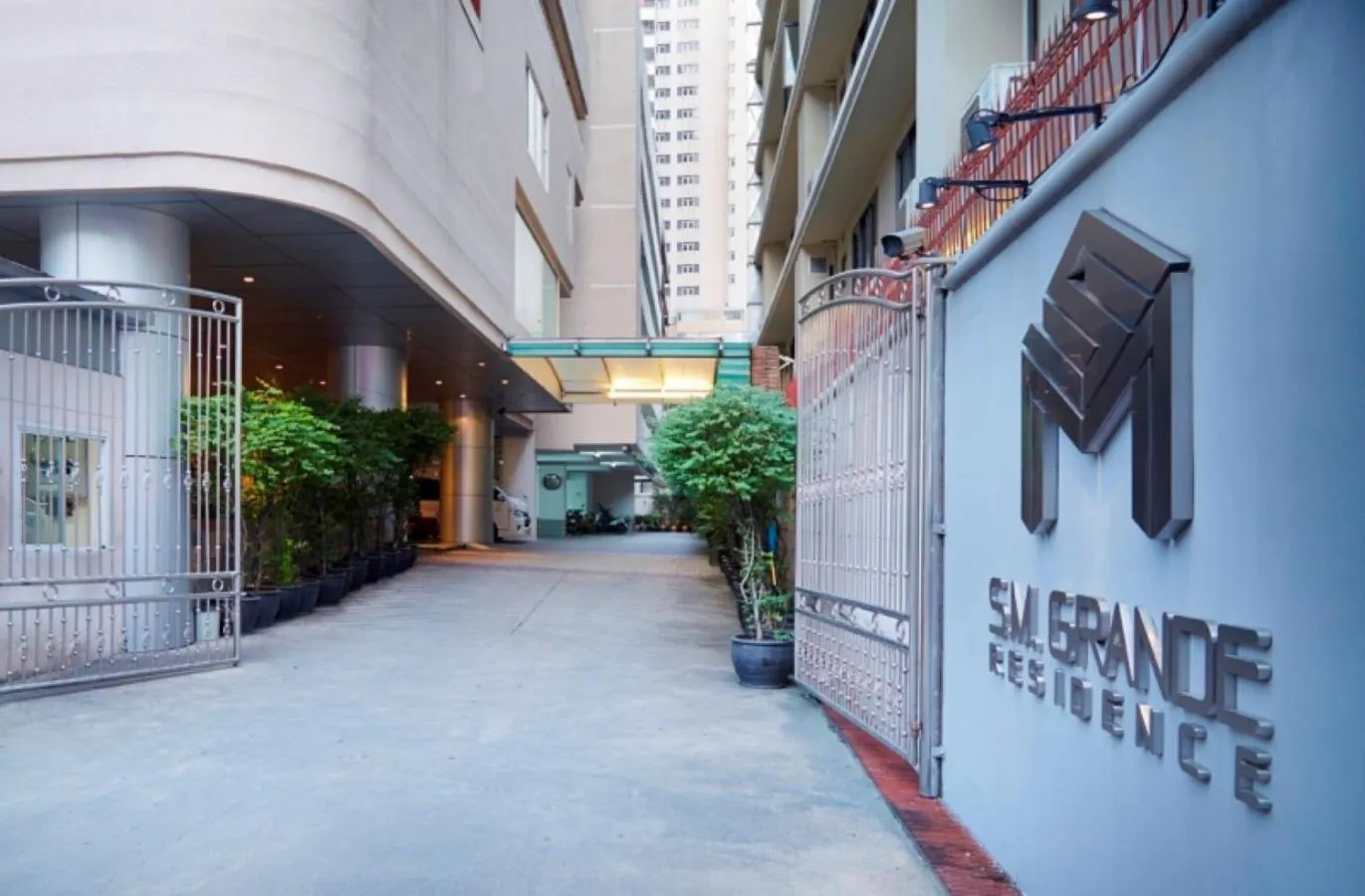 Property building in S.M. GRANDE RESIDENCE