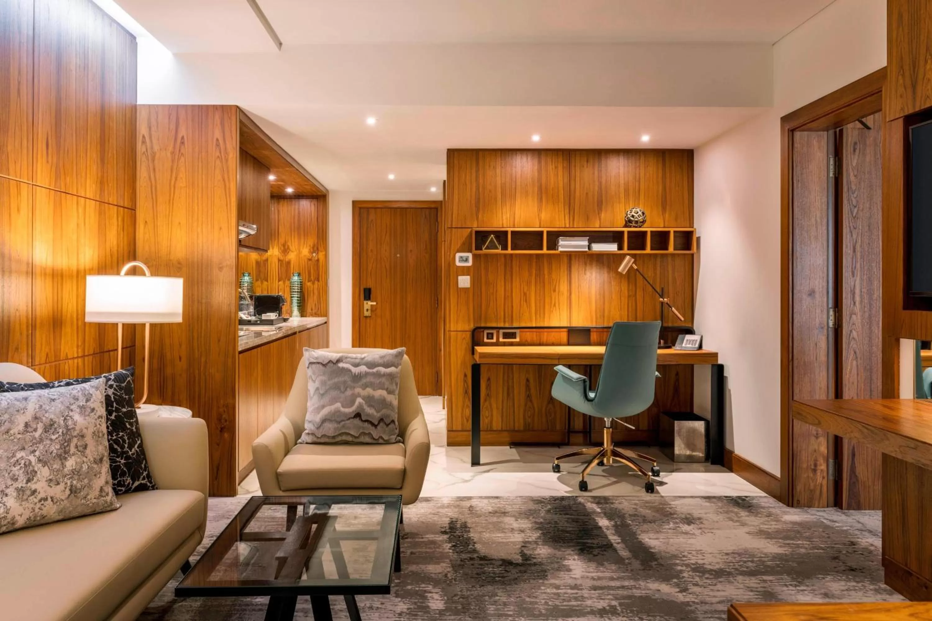 Lounge or bar in Le Méridien Dubai Hotel & Conference Centre