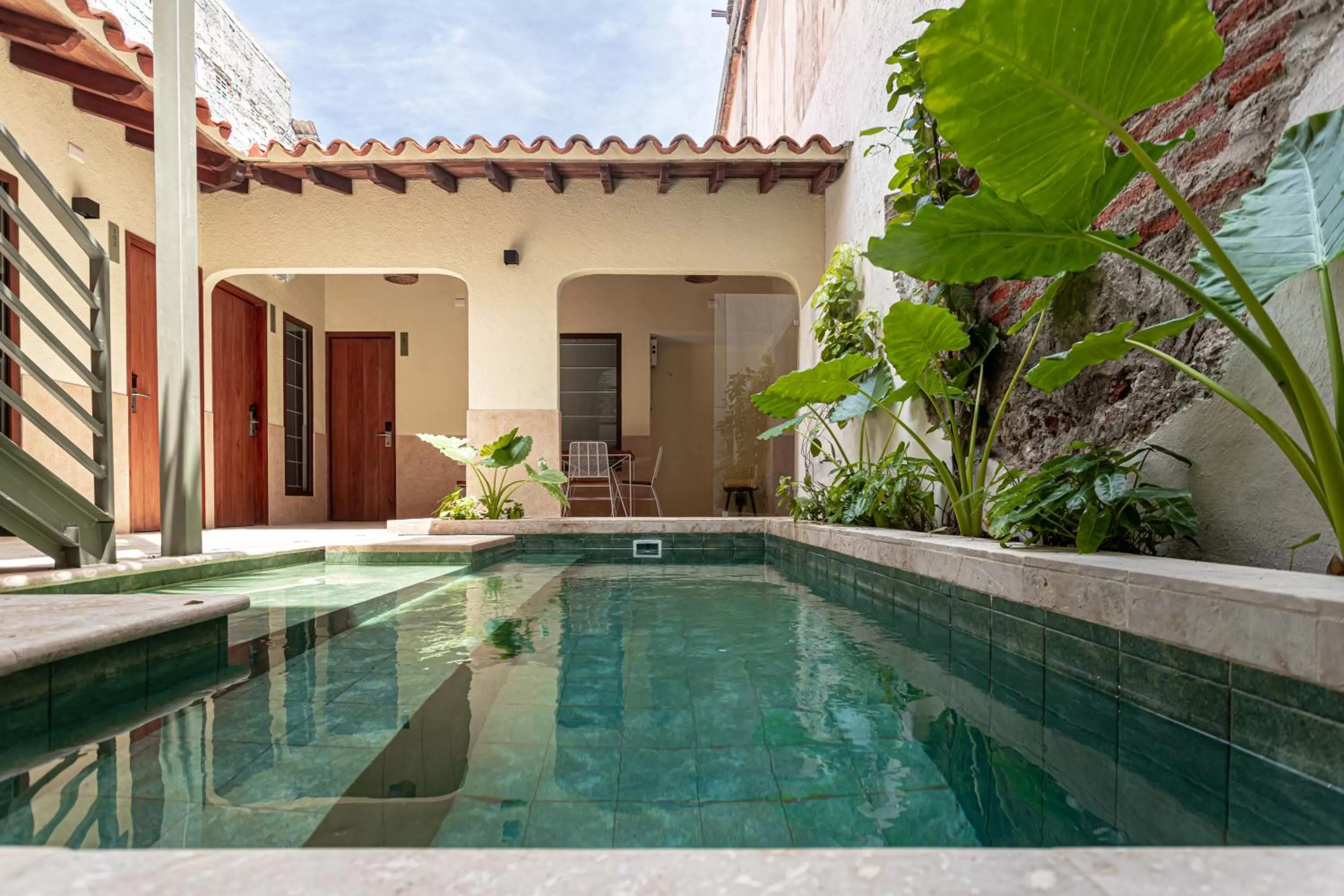 Pool view in Soy Local Insignia