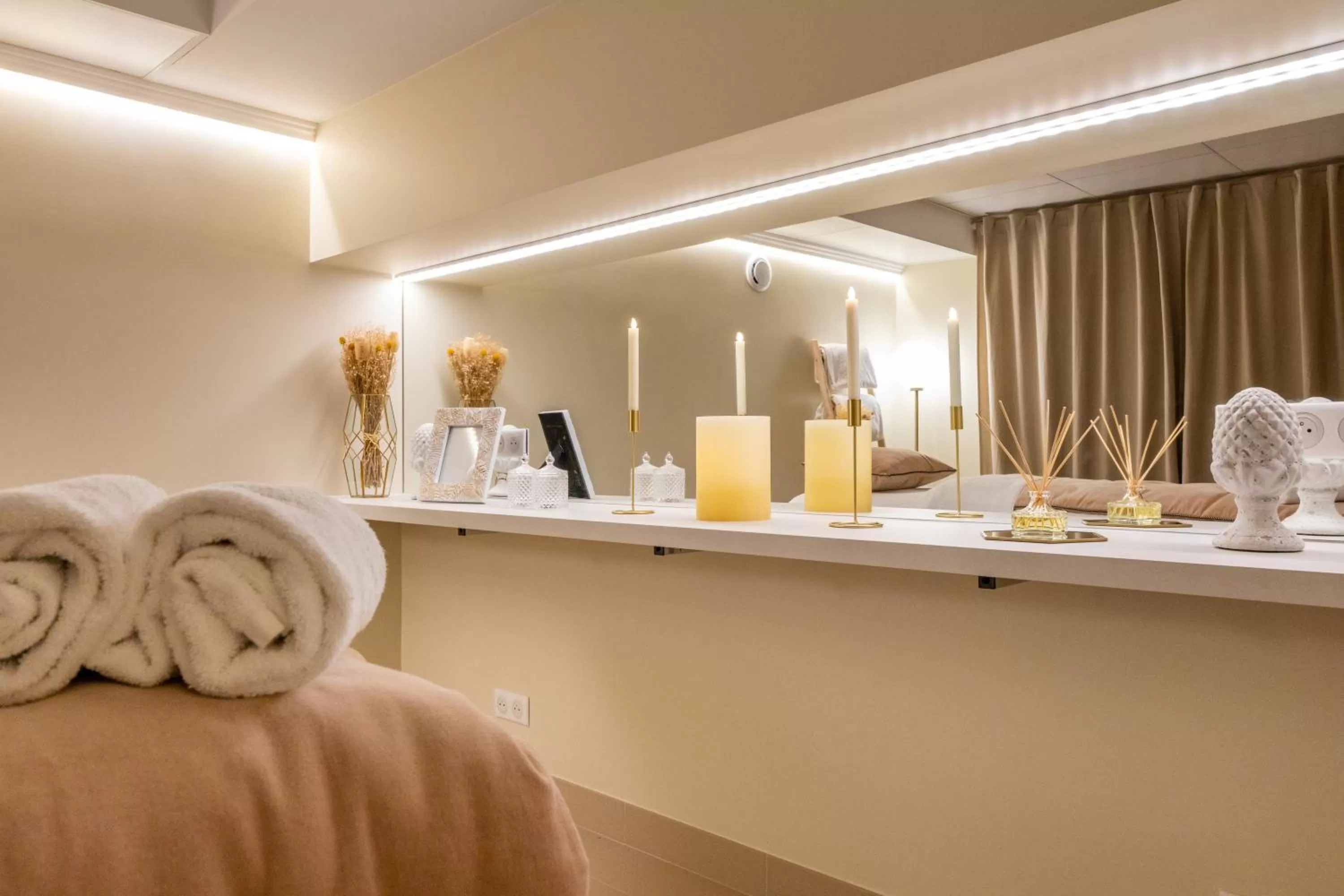 Massage, Bed in Hotel Residence Europe & Spa