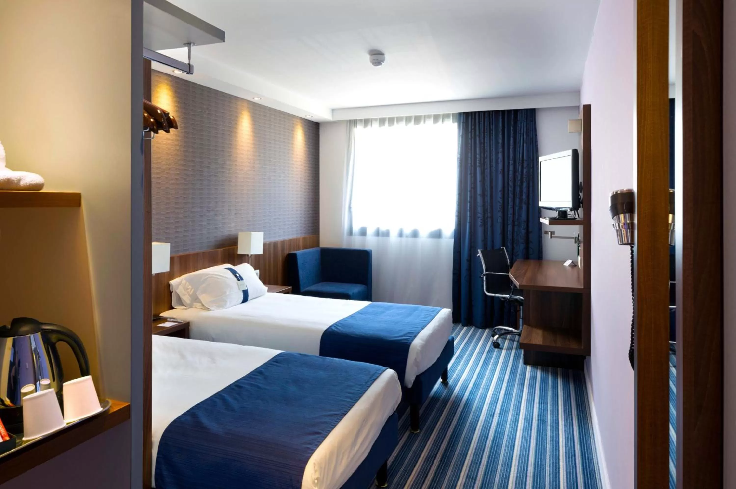 Photo of the whole room, Bed in Holiday Inn Express Montpellier - Odysseum by IHG