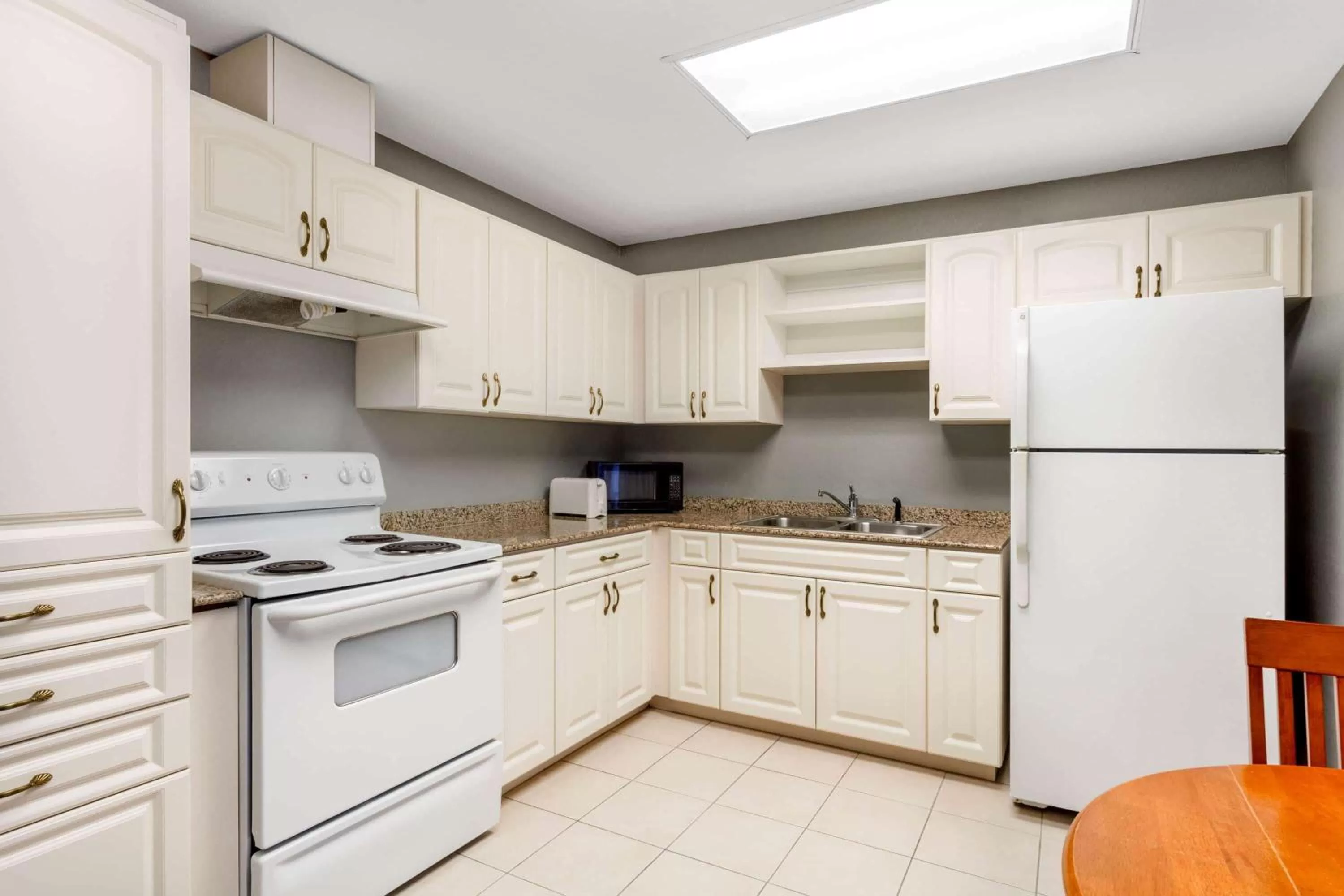 Photo of the whole room in La Quinta by Wyndham St. Petersburg Northeast *Newly Renovated