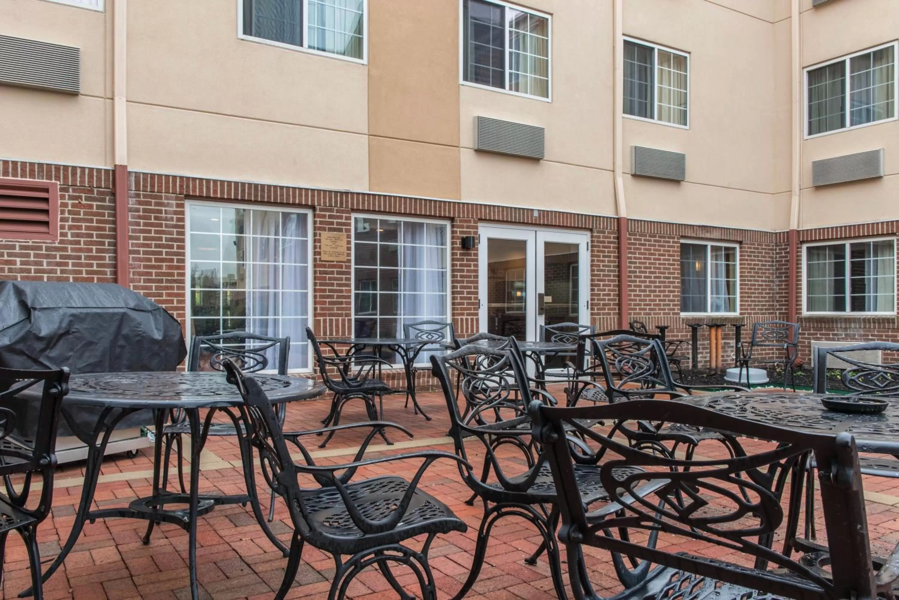 Property building in MainStay Suites Pittsburgh Airport