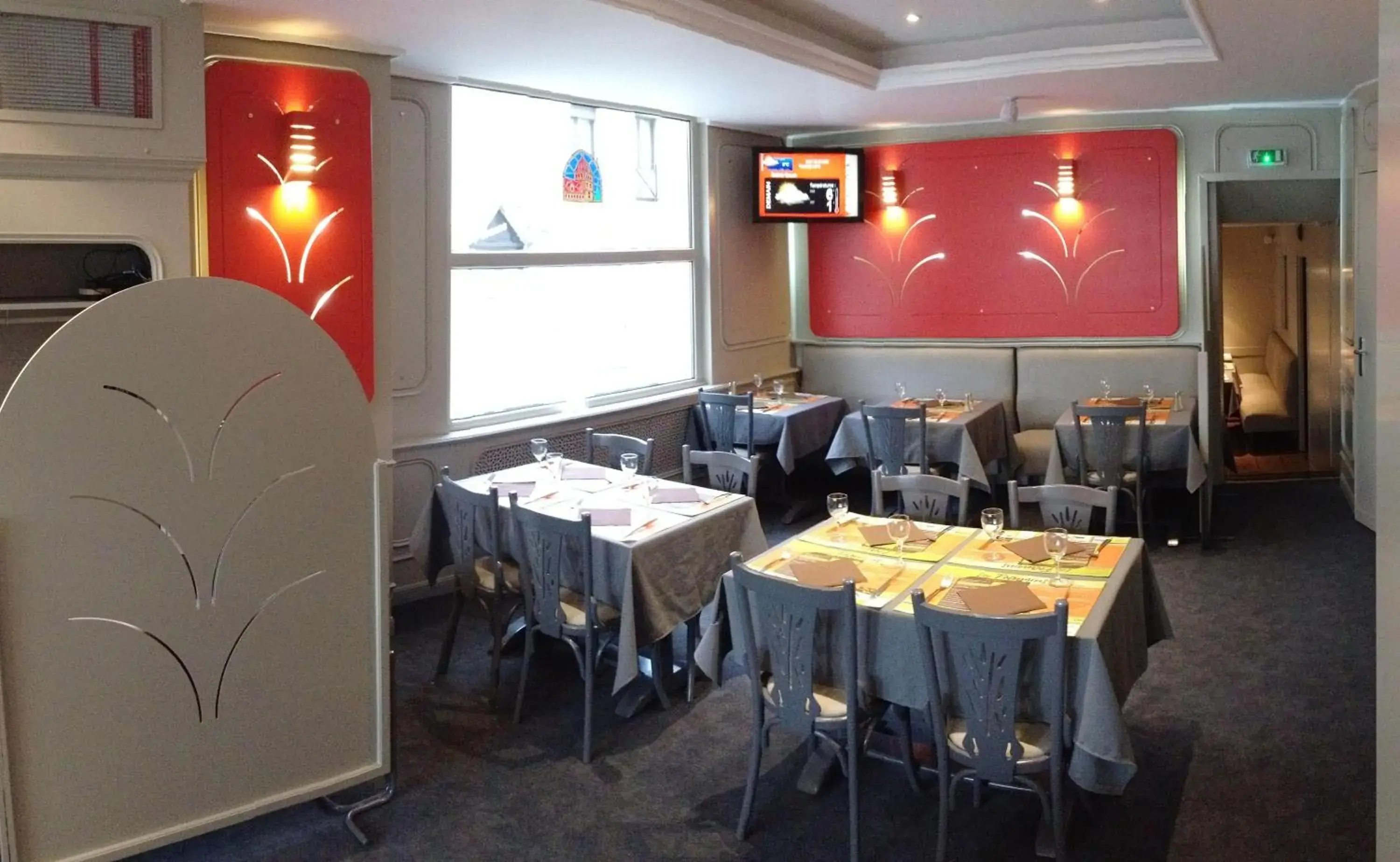 Triple Room in Hôtel Les Frangins Triple Room in Hôtel Les Frangins