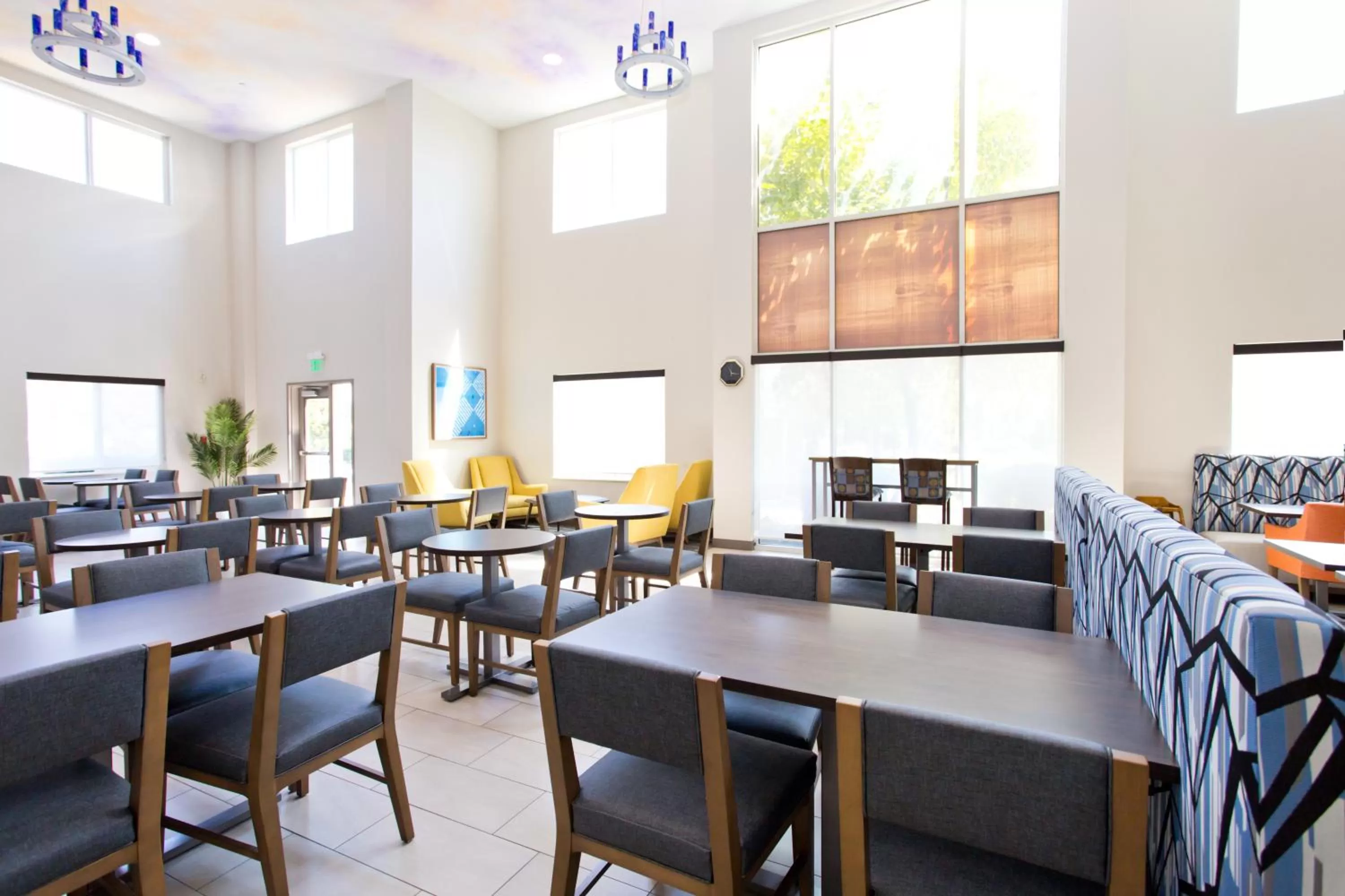 Breakfast in Holiday Inn Express & Suites Sacramento NE Cal Expo by IHG