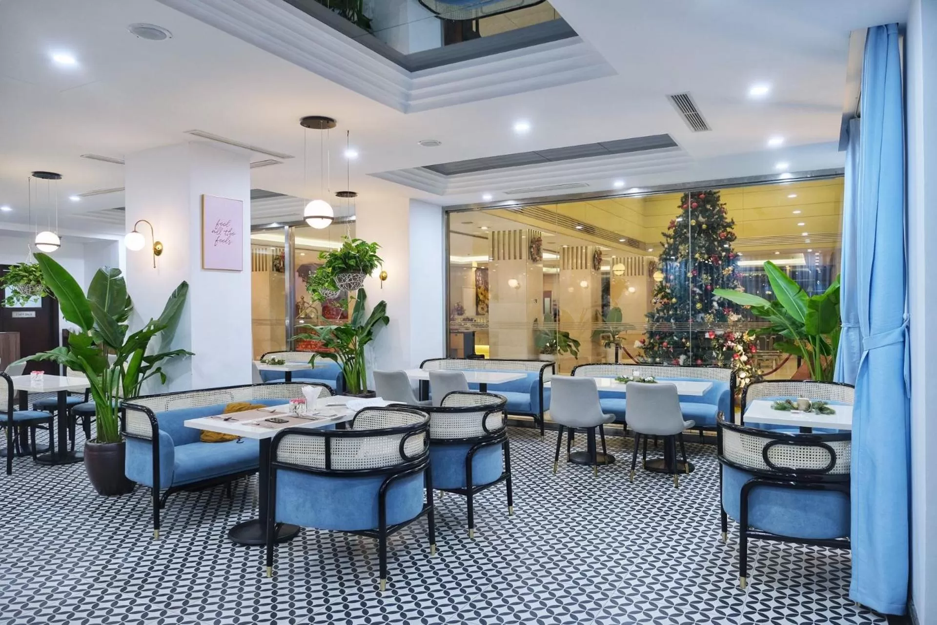 Restaurant/places to eat in Bao Son International Hotel