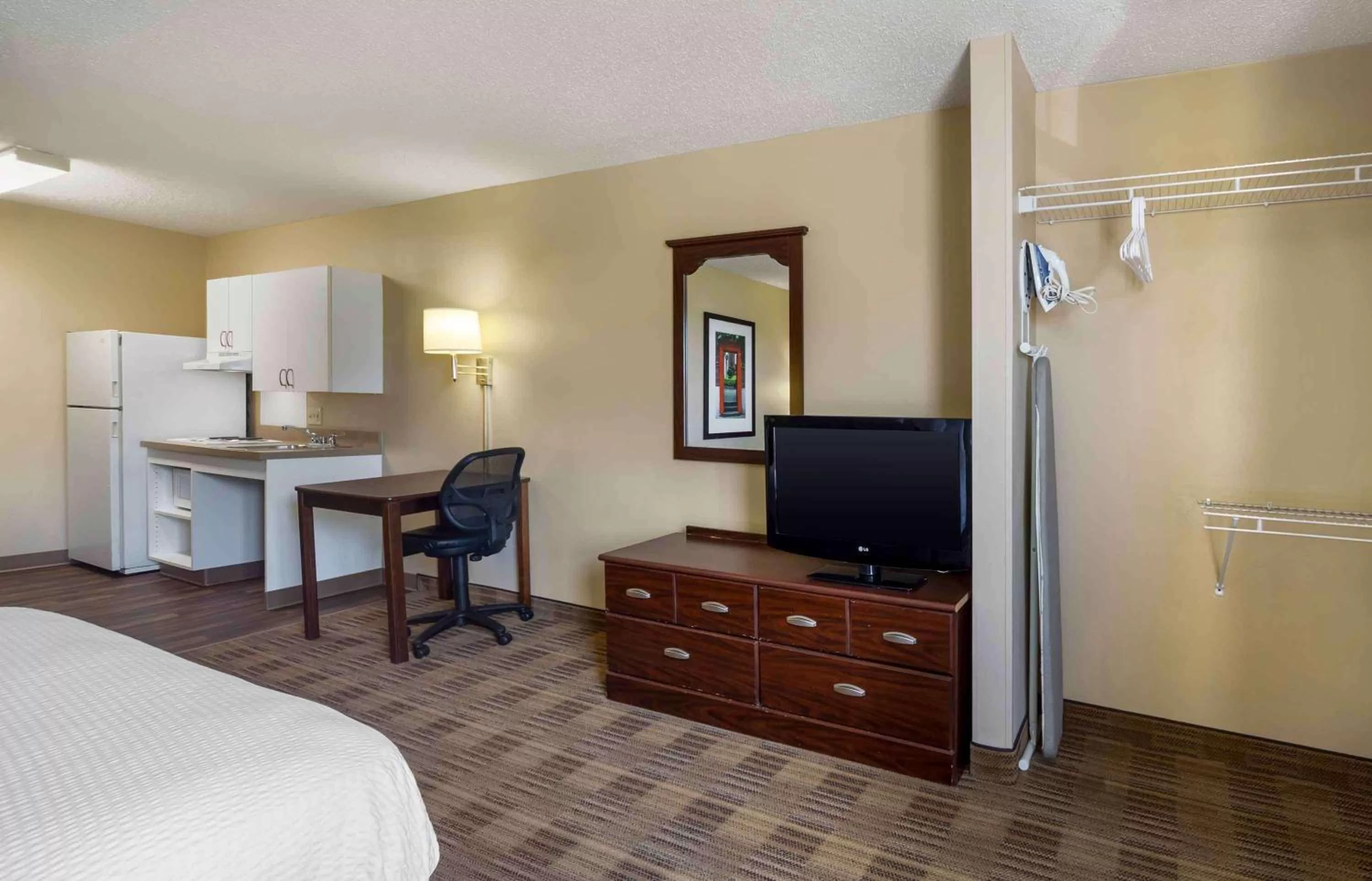 Bedroom, Bed in Extended Stay America Suites - Oklahoma City - NW Expressway