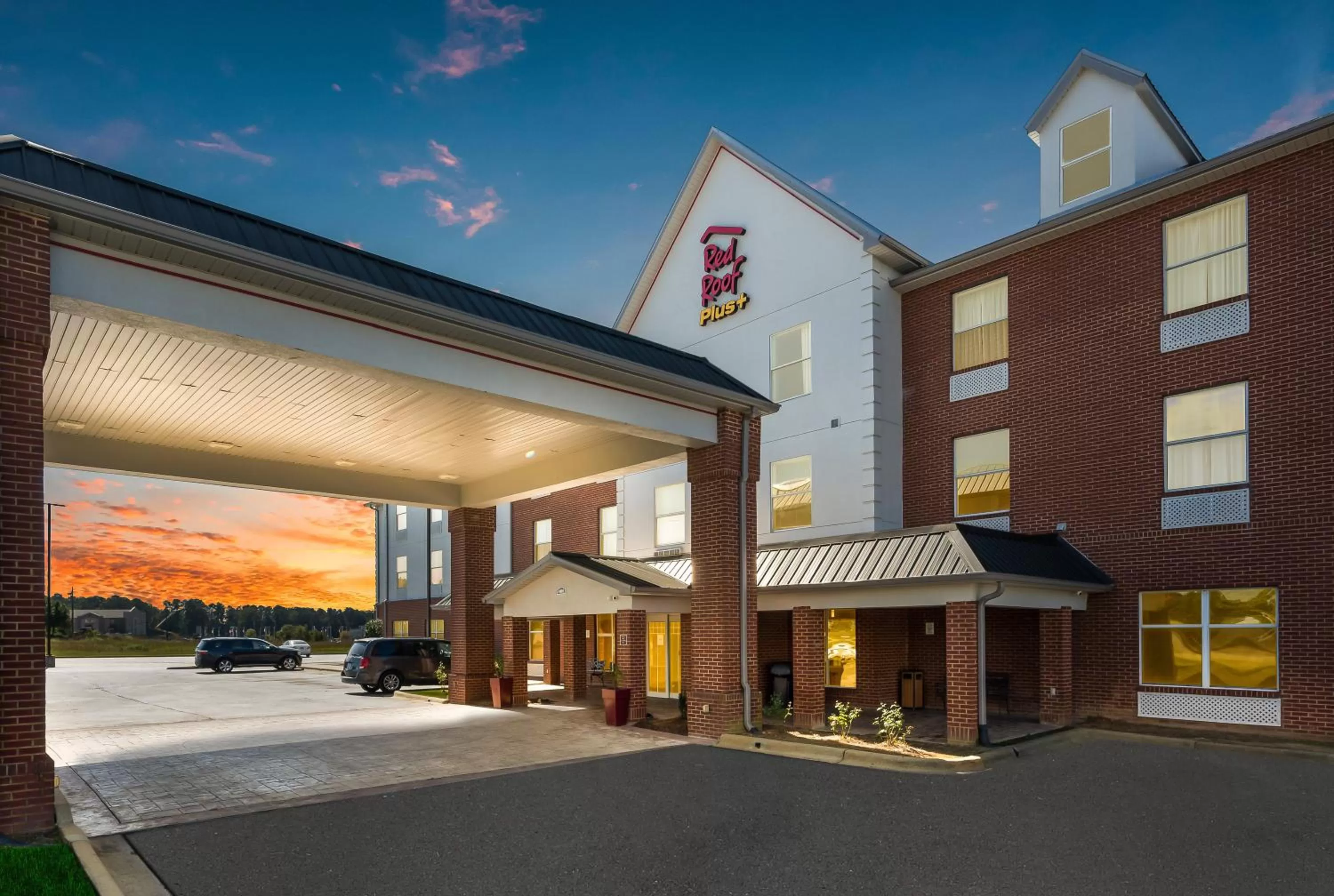 Property building in Red Roof Inn PLUS & Suites Birmingham - Bessemer