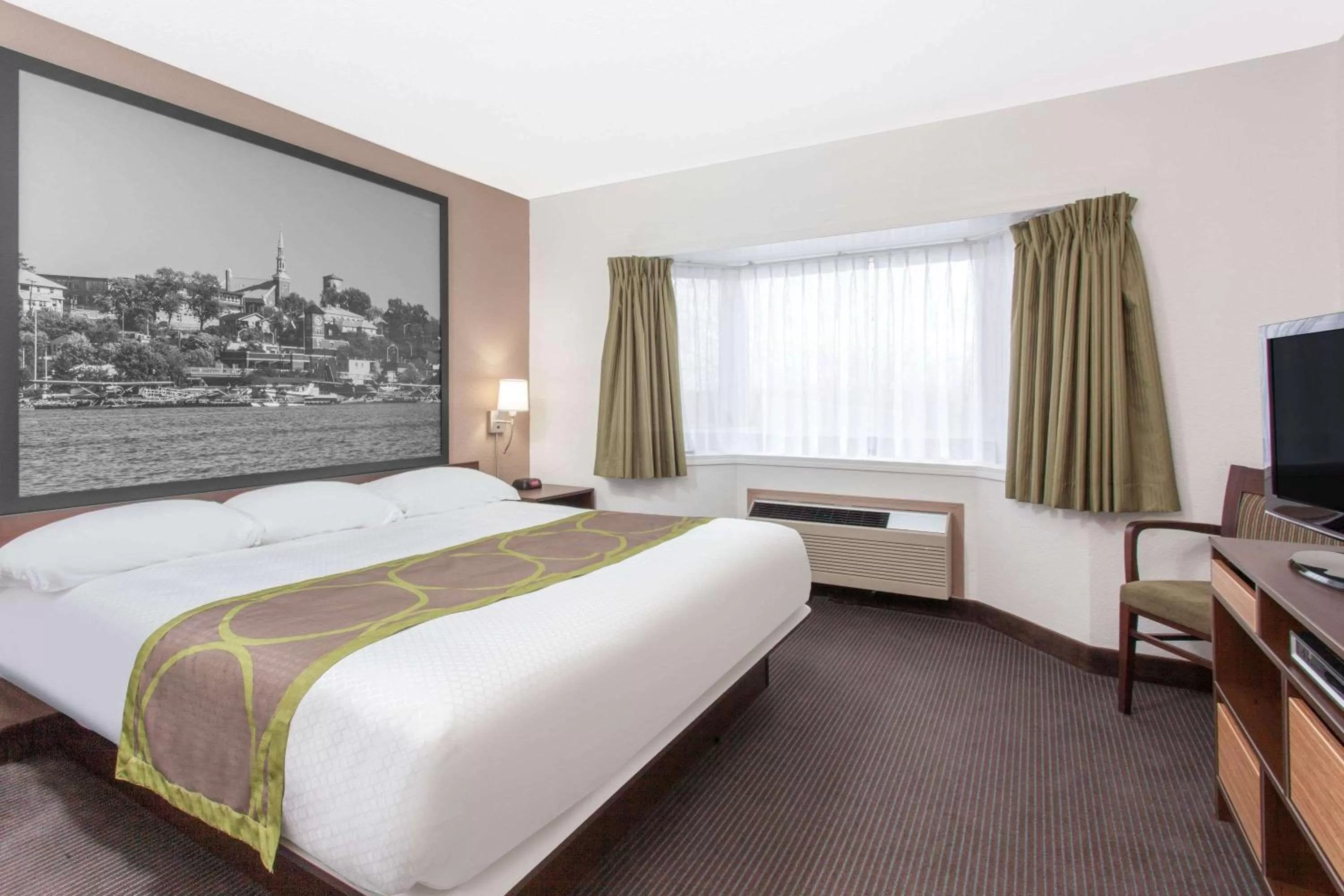 Photo of the whole room, Bed in Super 8 by Wyndham Kenora