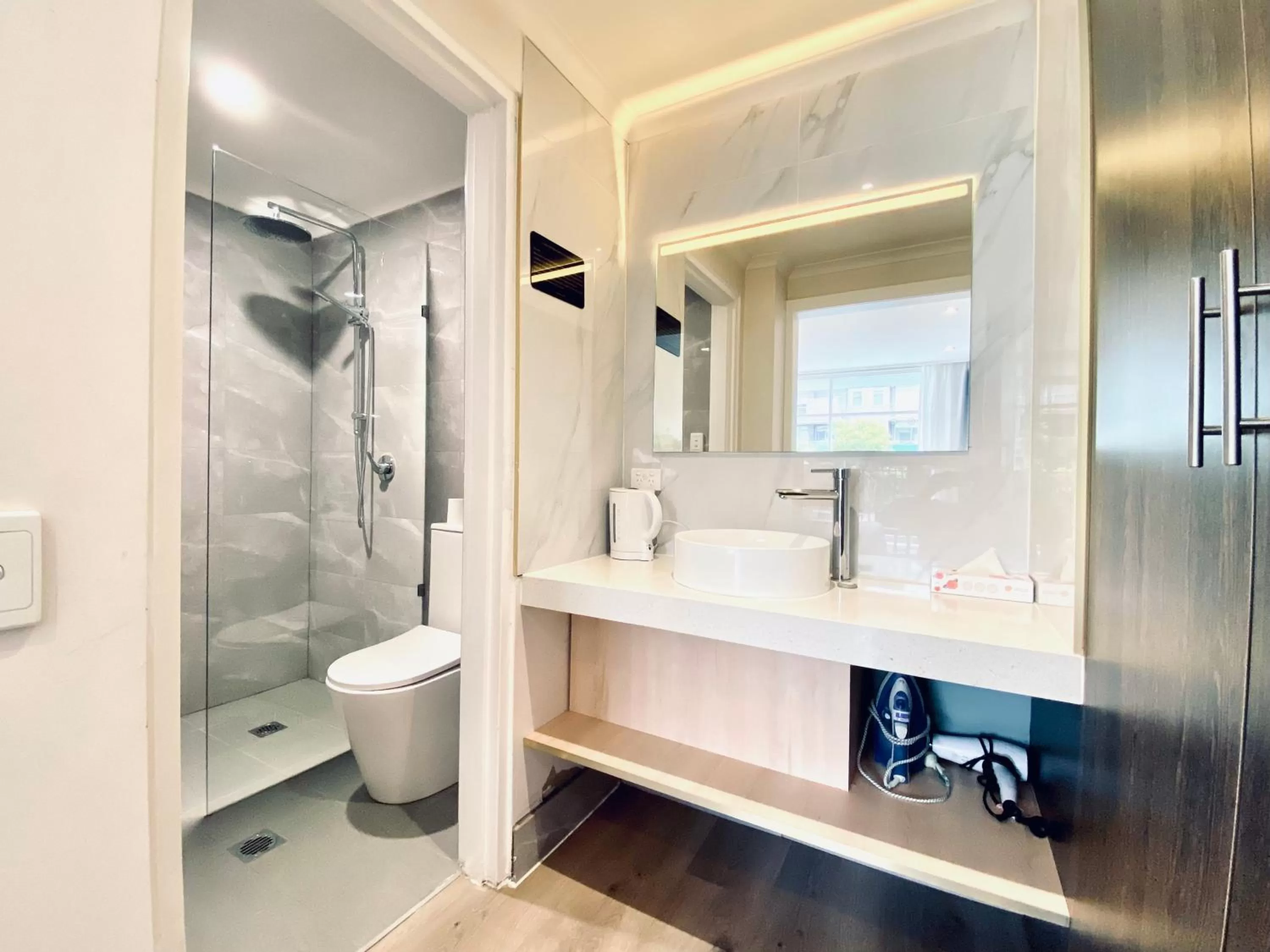 Bathroom in Carlton Hotel