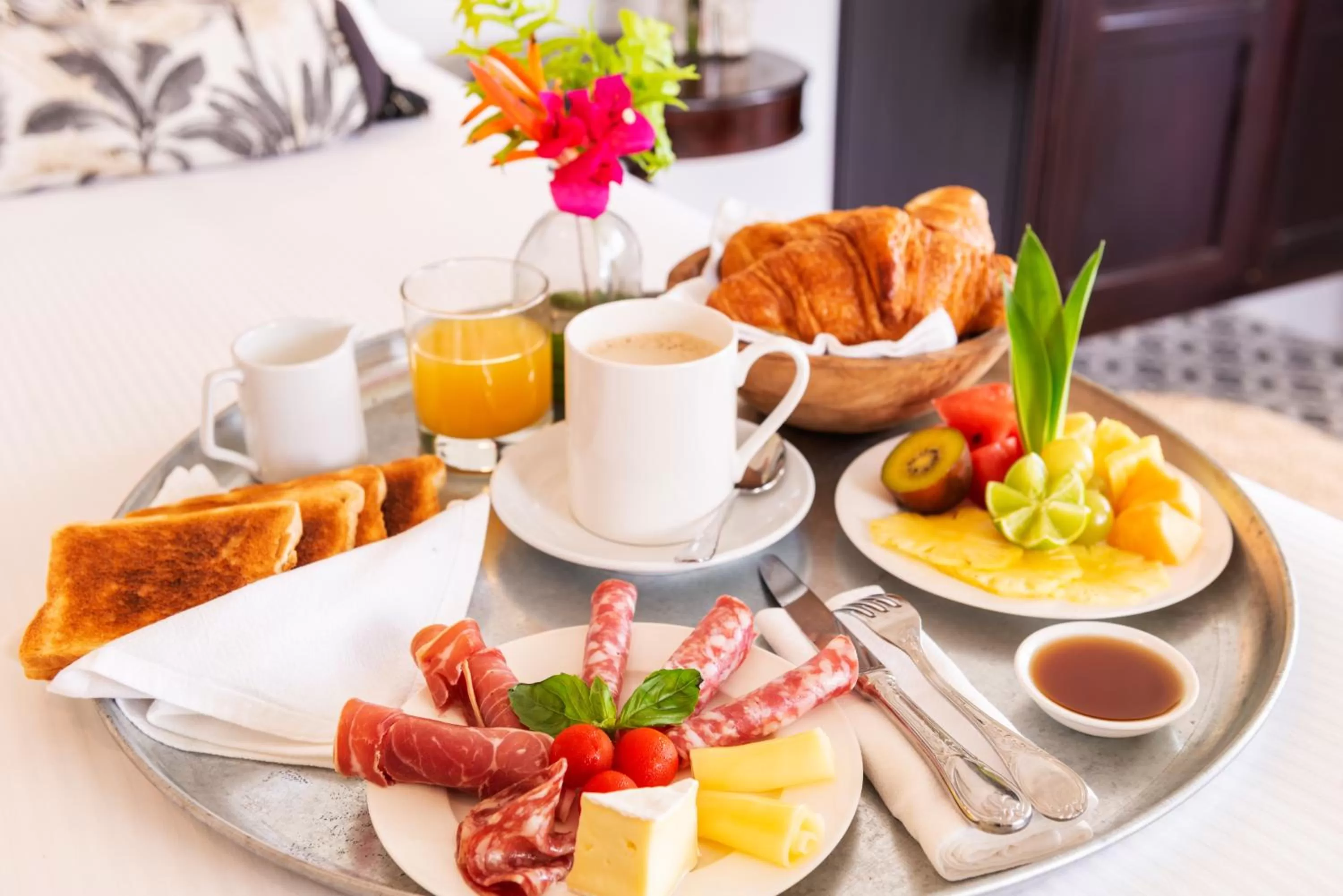 Food and drinks in Habitation Saint Charles - Hôtel de Charme & Spa